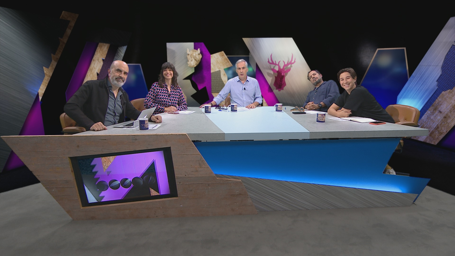 Dores de cabeças e comprimidos, chás, e preconceitos sobre desligar o telefone na cara