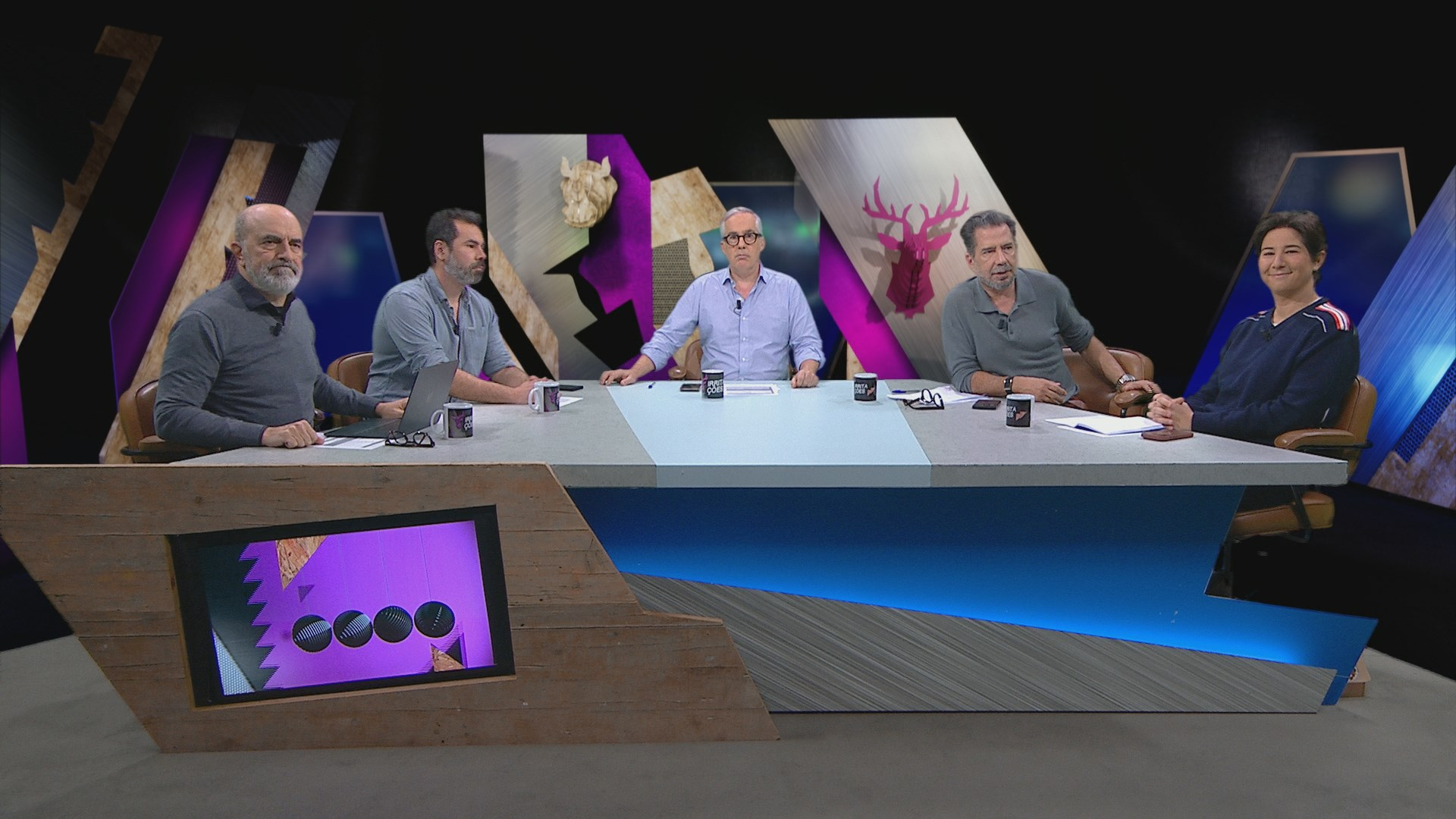 Achar que um café curto 'bate' mais, lojas de capas de telemóveis, músicas portuguesas e mais André Rieu