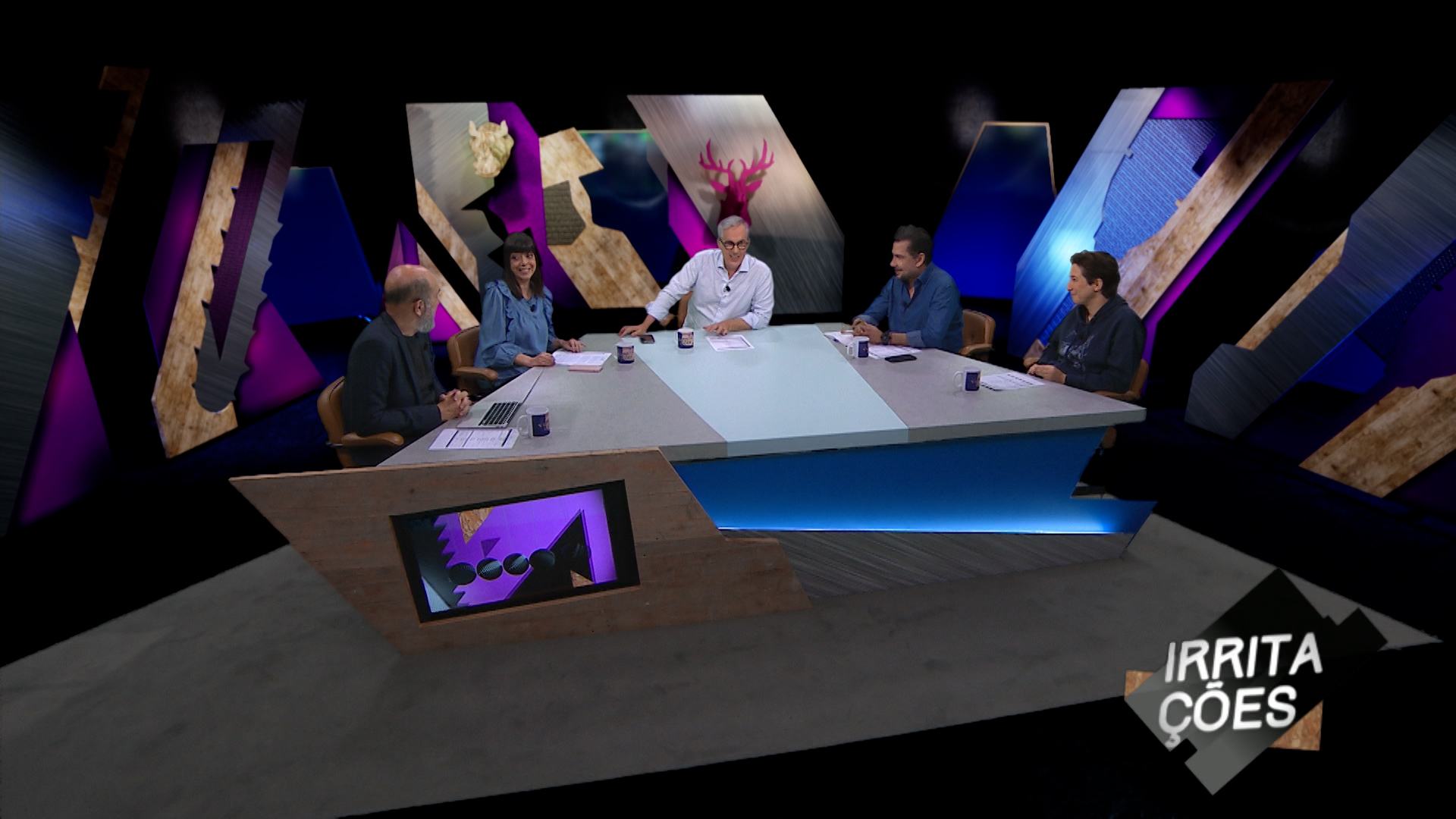 Restaurantes que juntam as doses, molhos das cadeias de fast-food, e o roer as unhas