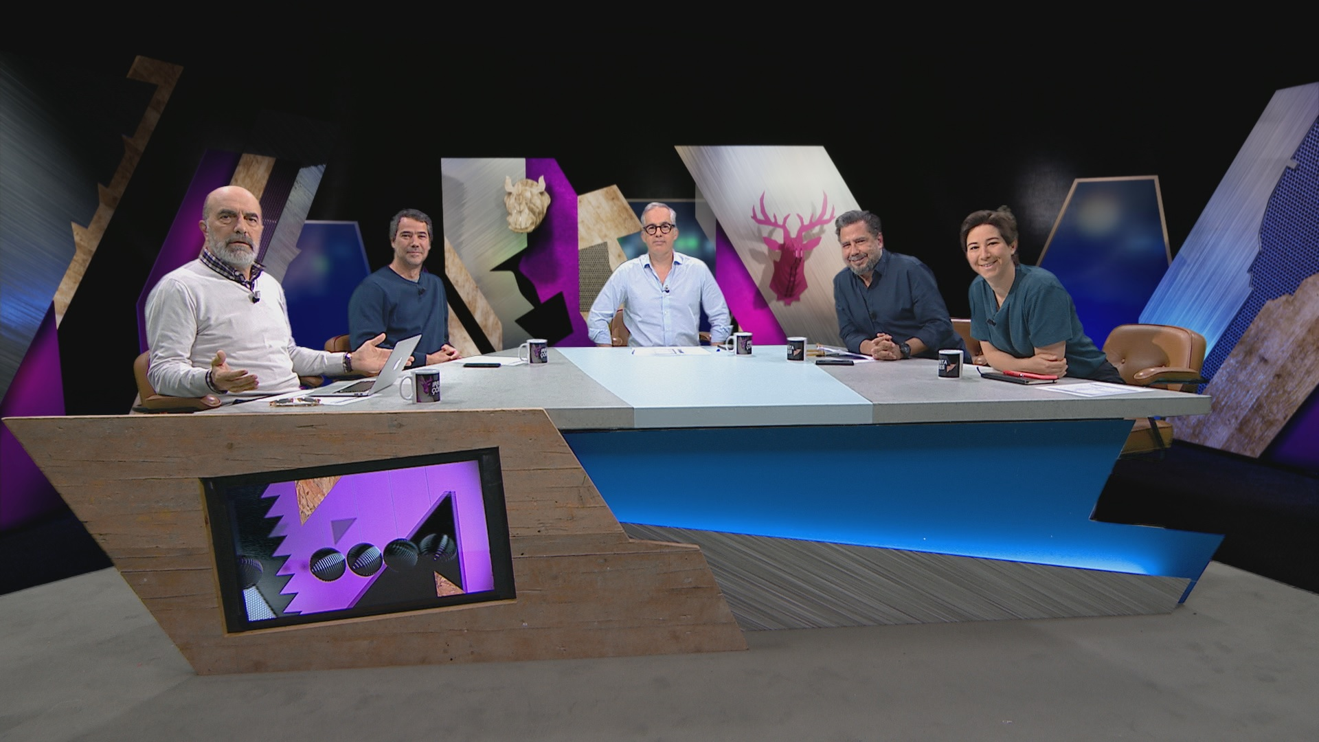 Grafitis ecológicos e revolucionários, partilhar sobremesas, e restaurantes escuros