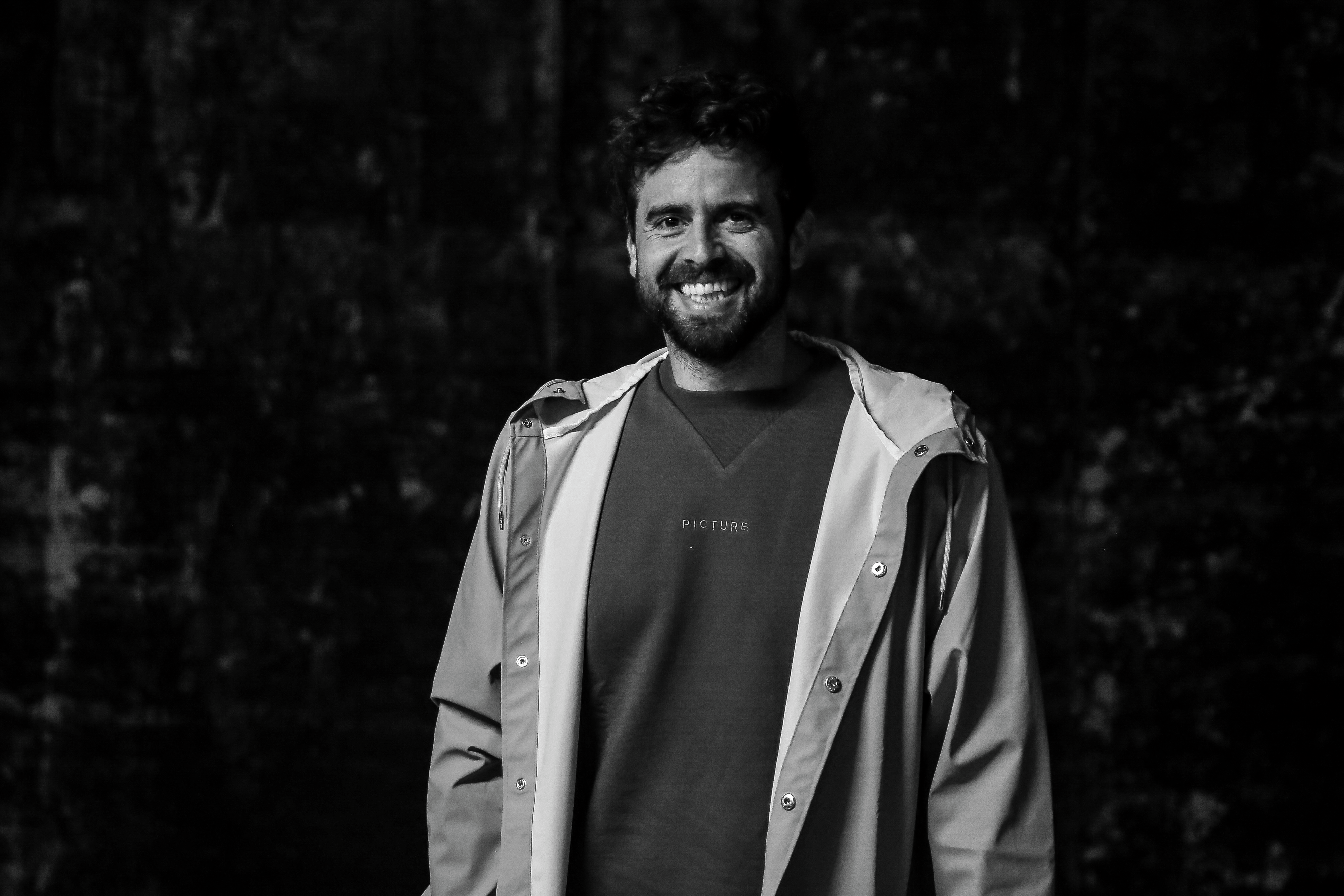 João Manzarra (parte 1): “Chegado à montanha do sucesso ganhei medo da morte, desiludi-me, questionei-me, afastei-me. Agora valorizo isto de trazer alegria às pessoas na TV”