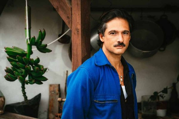 Hélio Morais. Dos traumas de infância à nova vida dos Linda Martini