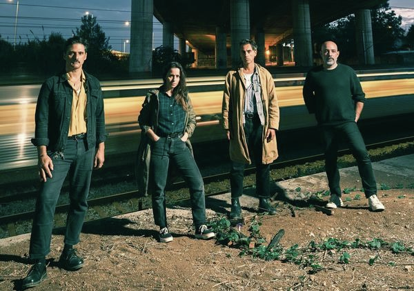 Linda Martini: “Será que a cantiga é uma arma nos dias do algoritmo e do ‘scroll’ infinito?”