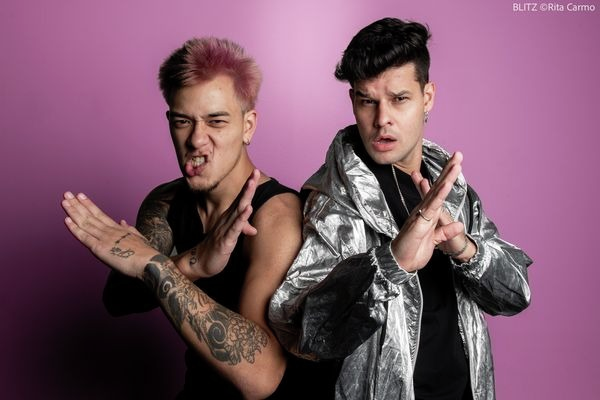 Ruy Brissac e Beto Hinoto, do filme “Mamonas Assassinas”. Do grande ecrã ao palco do Rock In Rio Lisboa