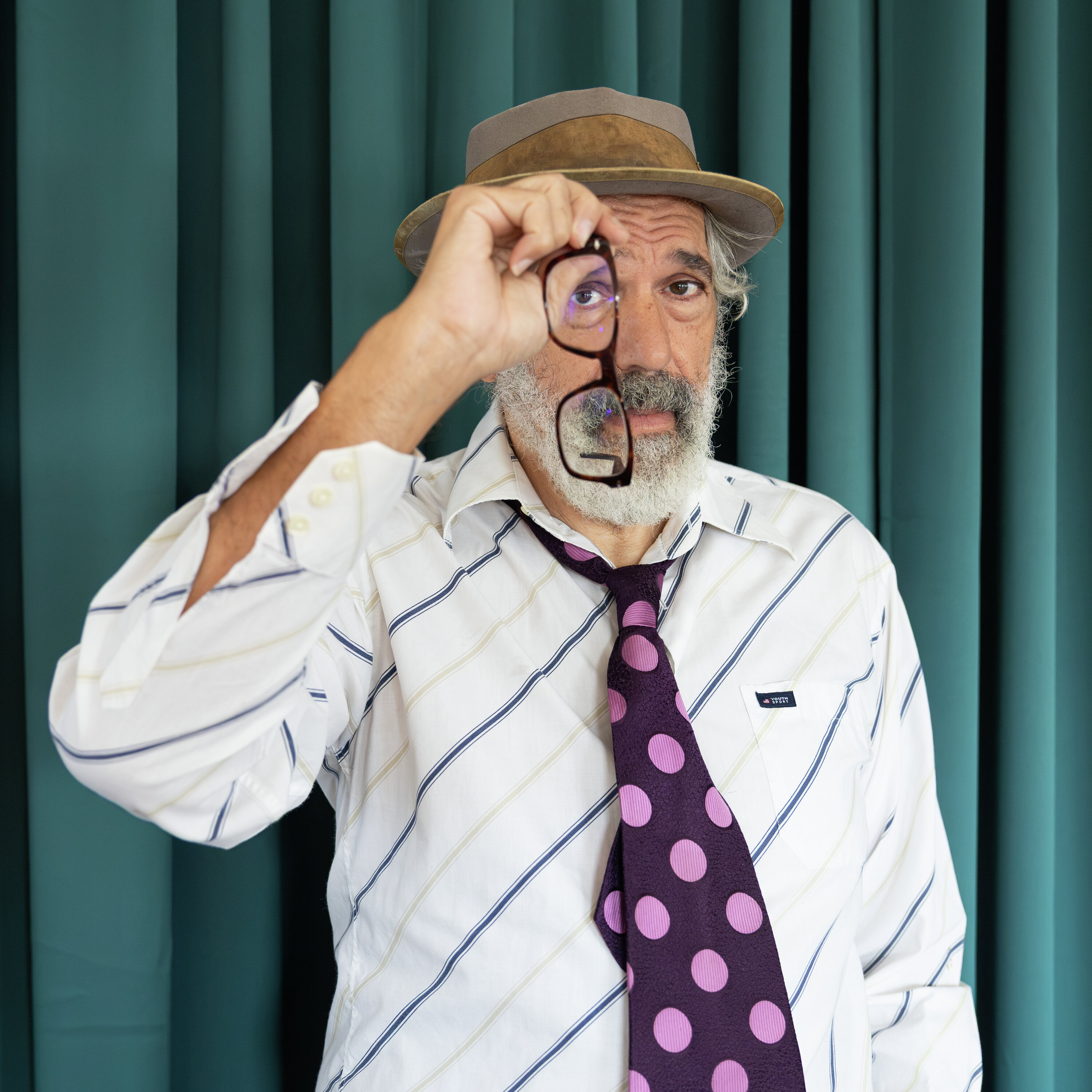 Uma Bússola, uma Maçã e uma Falha na Psique: Manuel João Vieira, músico e pintor