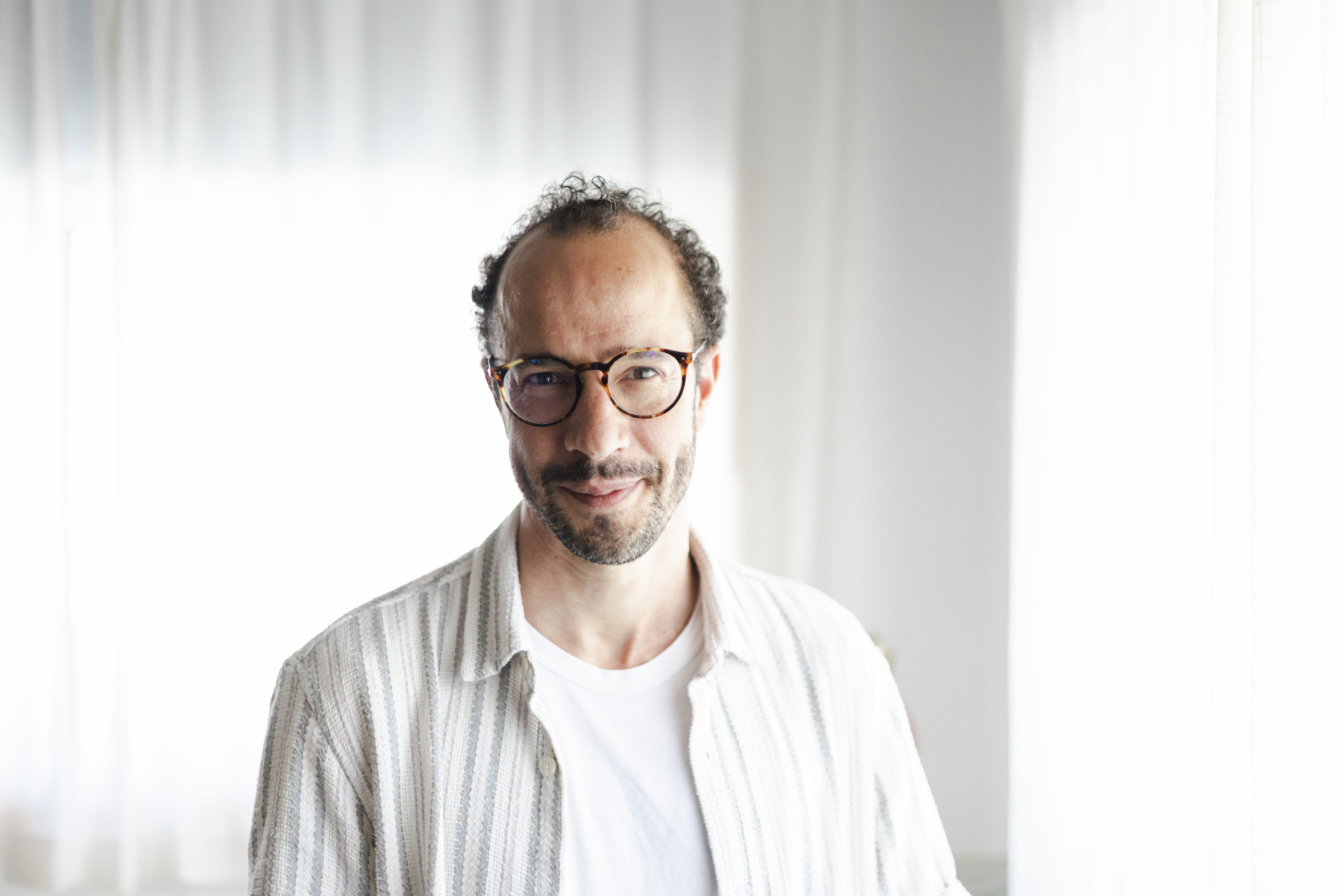 A música, o futebol e a importância de vivermos no presente: Júlio Resende, músico e compositor