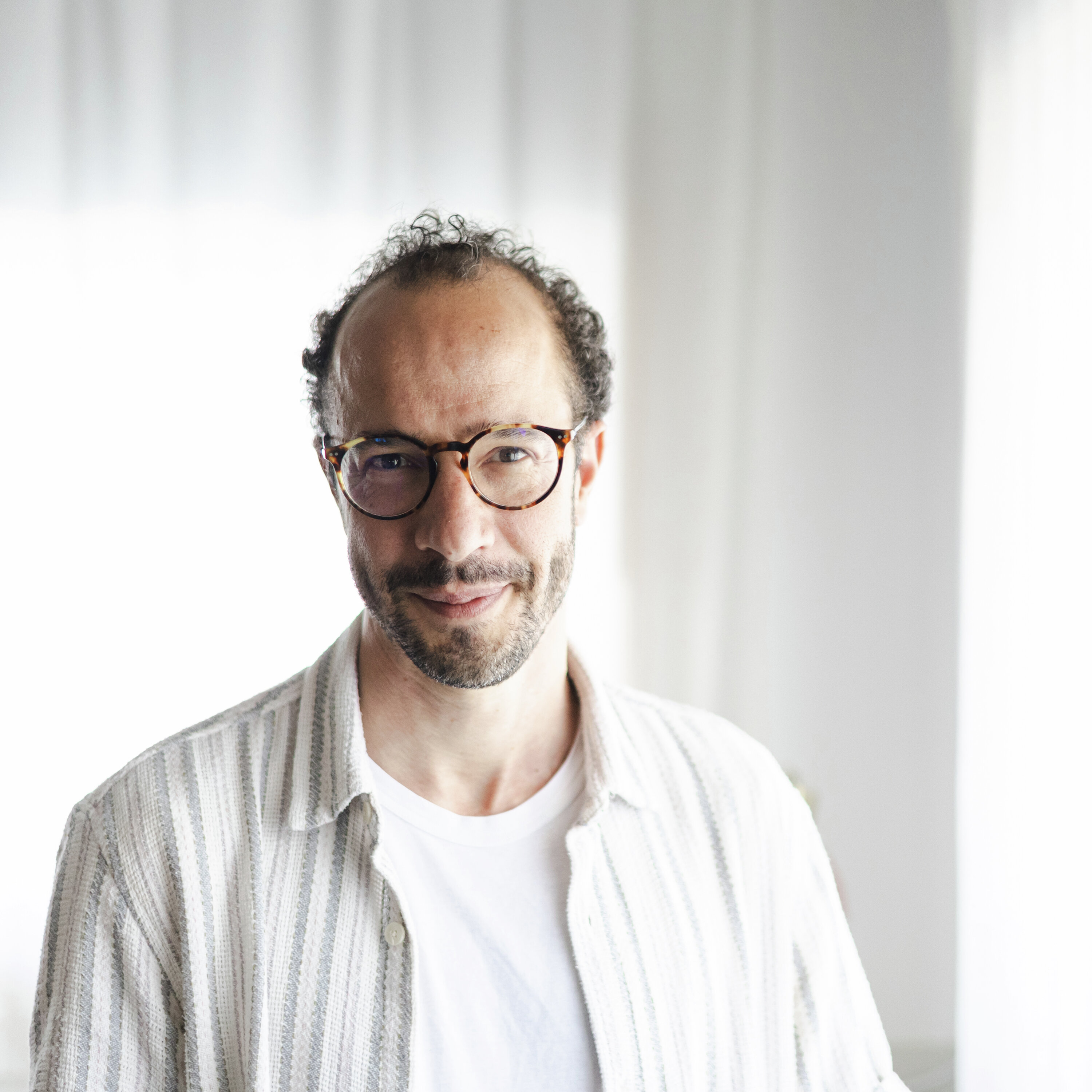 A música, o futebol e a importância de vivermos no presente: Júlio Resende, músico e compositor
