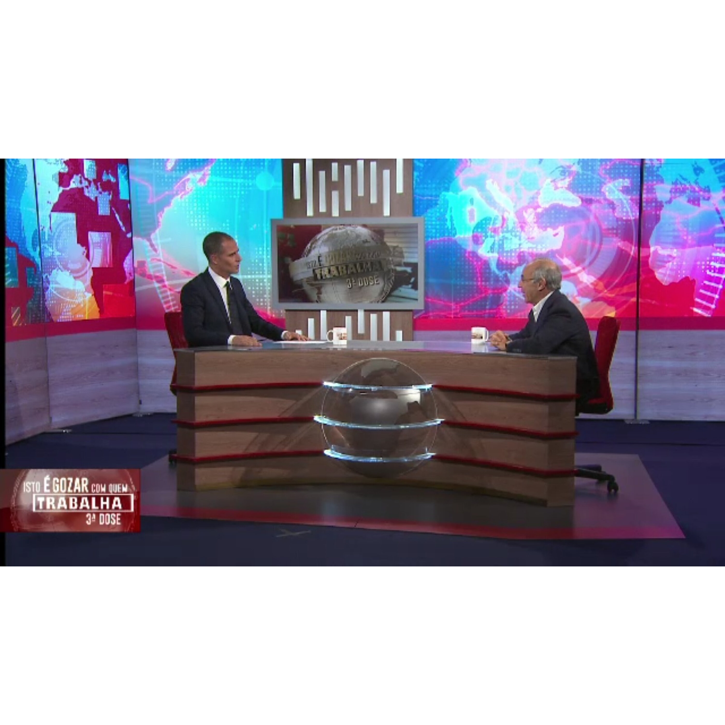 Regresso a 2021: quando Ricardo Araújo Pereira perguntou a Marques Mendes se sairia do país se André Ventura ganhasse, por haver pessoas maldosas a sugerir que o comentador era uma espécie de professor Marcelo dos ciganos