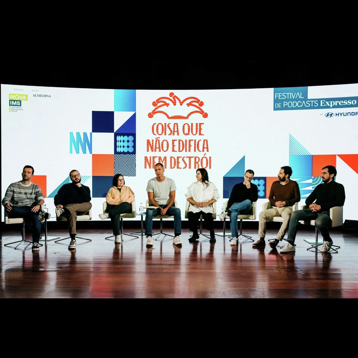 Sugestão de Verão: sobre discorrer chatamente, com Cátia Domingues, Cláudio Almeida, Guilherme Fonseca, Joana Marques, Manuel Cardoso, Miguel Góis, José Diogo Quintela e Ricardo Araújo Pereira
