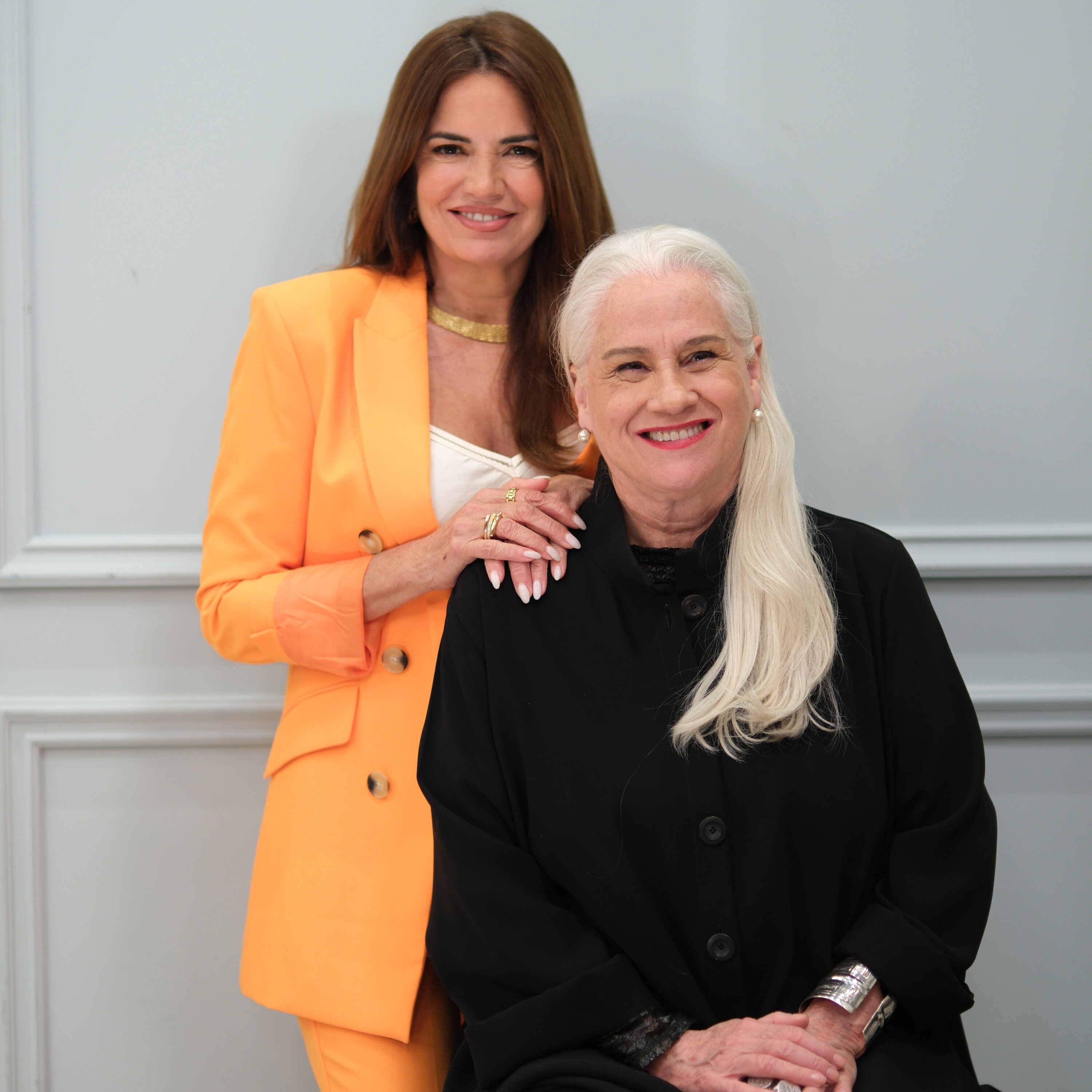 Vera Holtz: “As pessoas que nos deixam, elas nos deixam só materialmente. A saudade é uma forma de permanecer junto com essas pessoas. A cada pessoa que vai, você aumenta a sua responsabilidade de viver melhor, porque você vive por ela também”