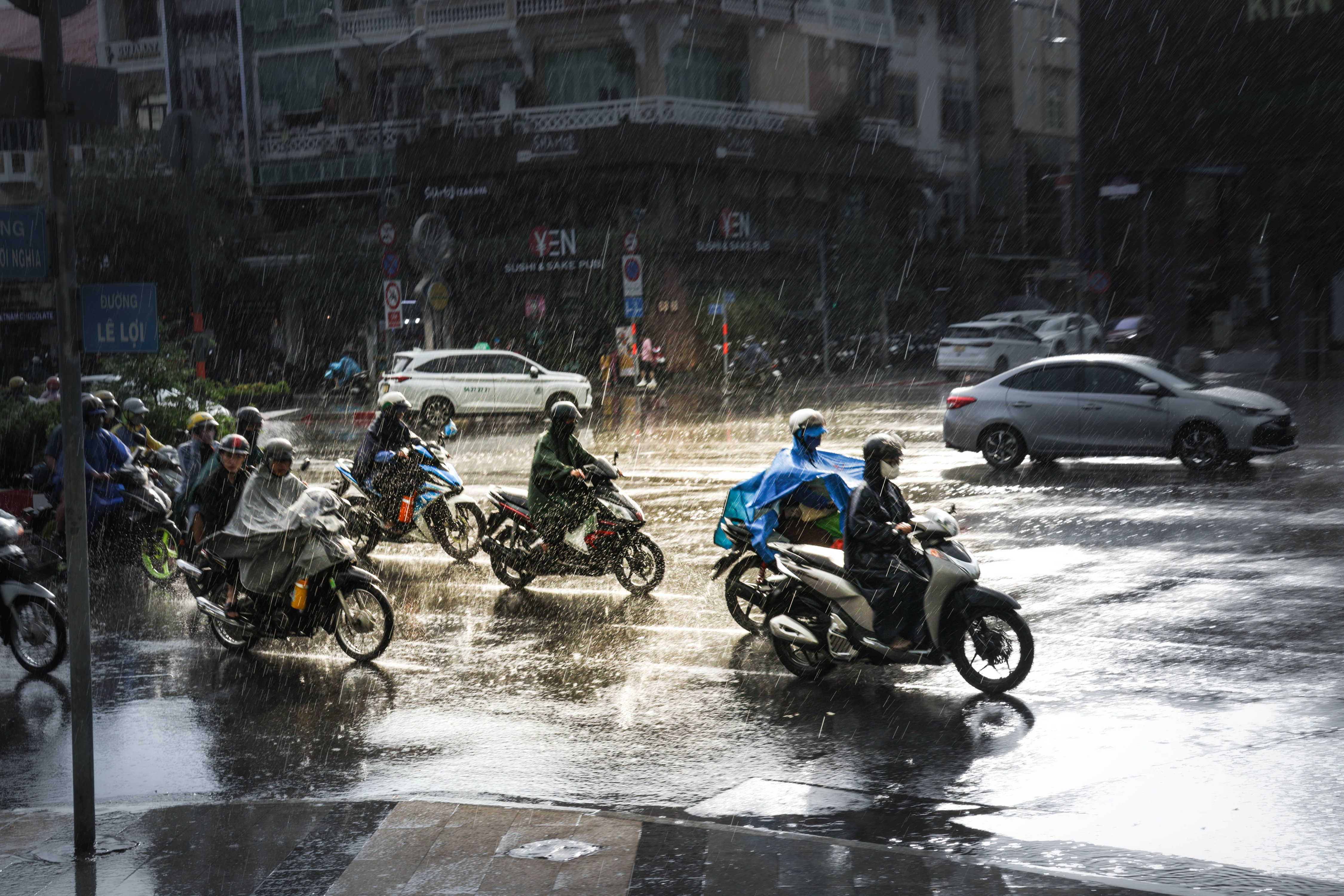 Rj Dhrumil talks about the compensation given to people after the damaged caused due to rains episode artwork
