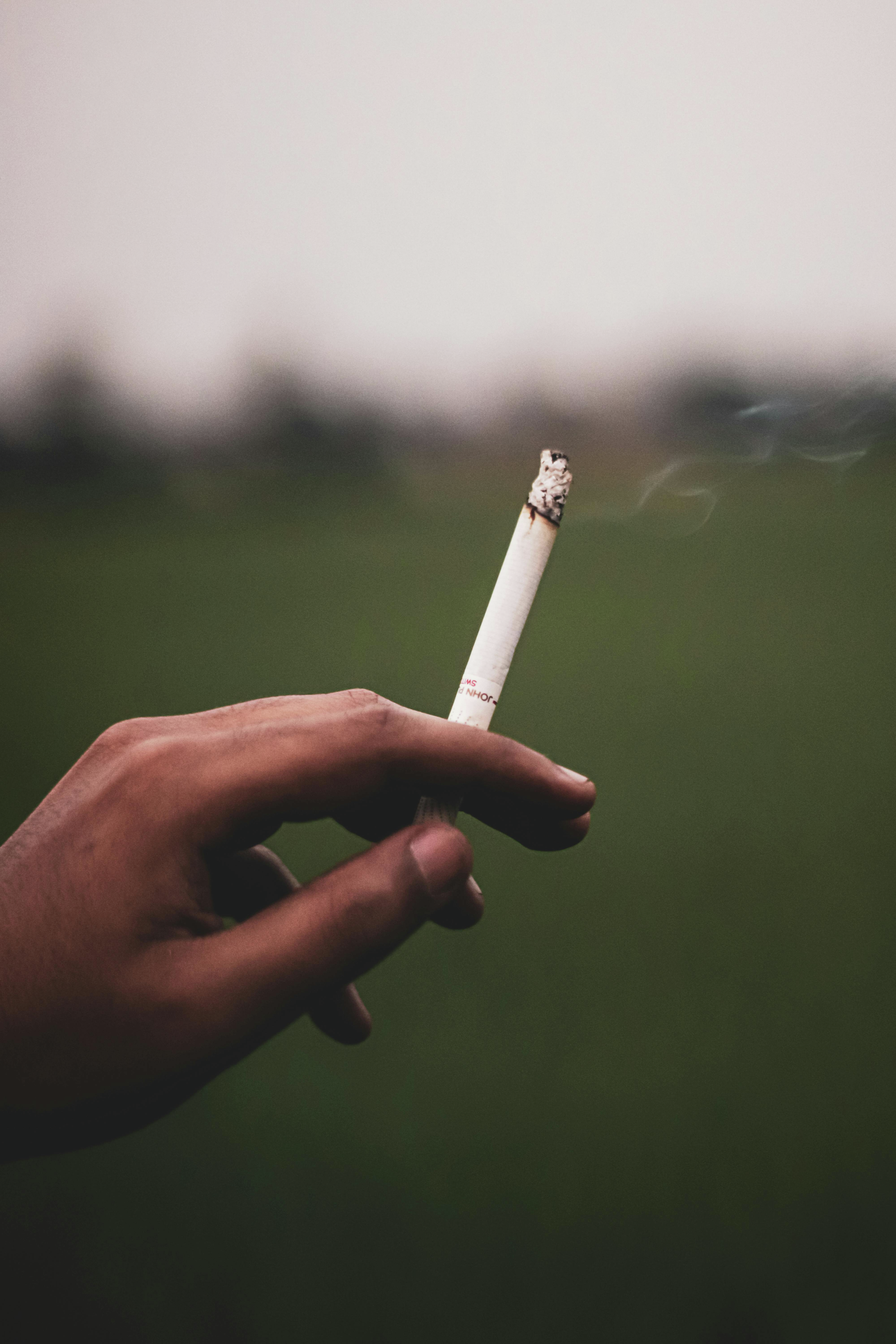 5MM THE UK BARRING ANYONE BORN ON OR AFTER 2009 FROM BUYING CIGARRETES (28 APRIL 26) episode artwork