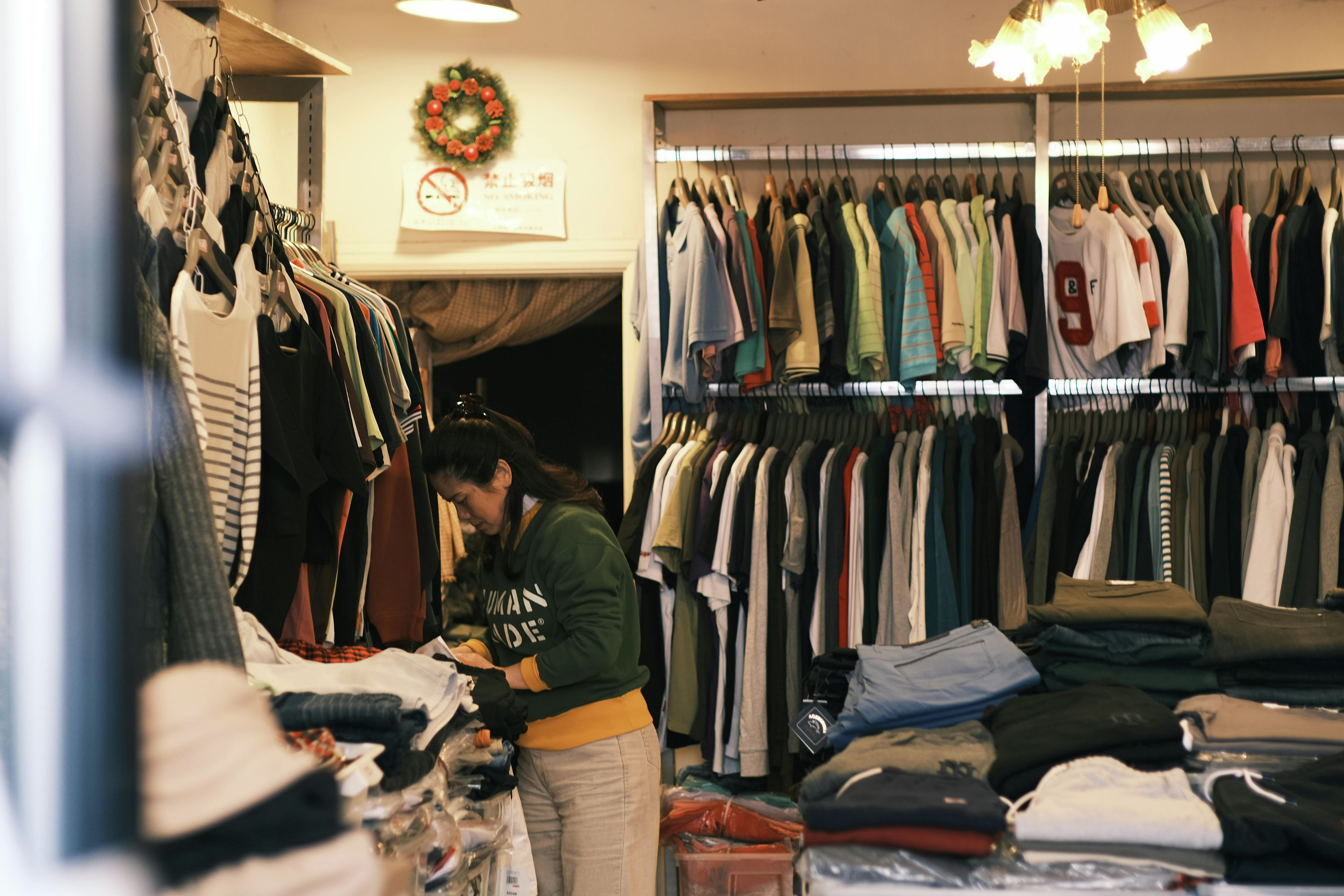 5MM LENDING SOMEONE CLOTHES episode artwork