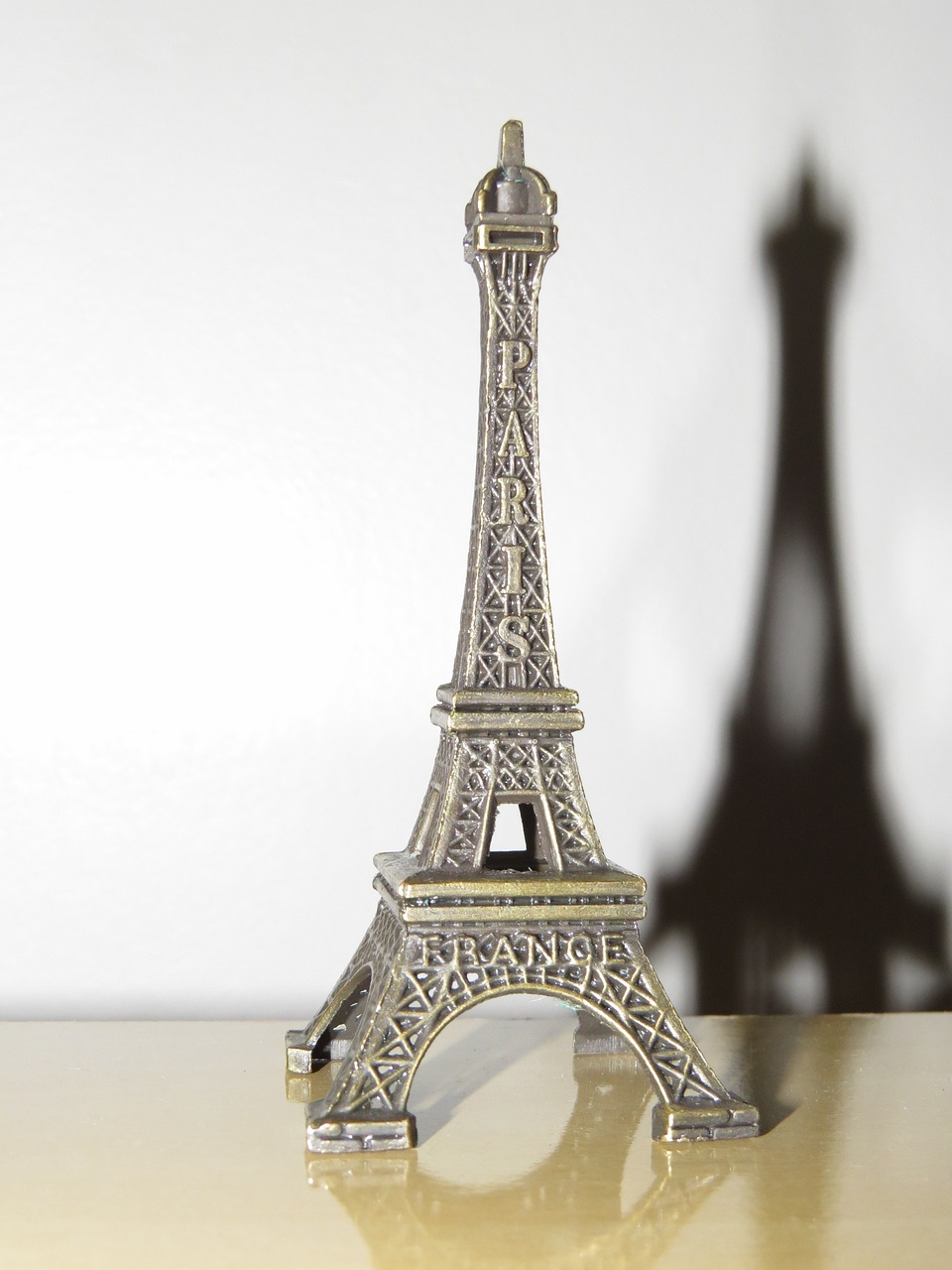 FRESH TAKE - TRAPPED ON THE EIFEL TOWER episode artwork