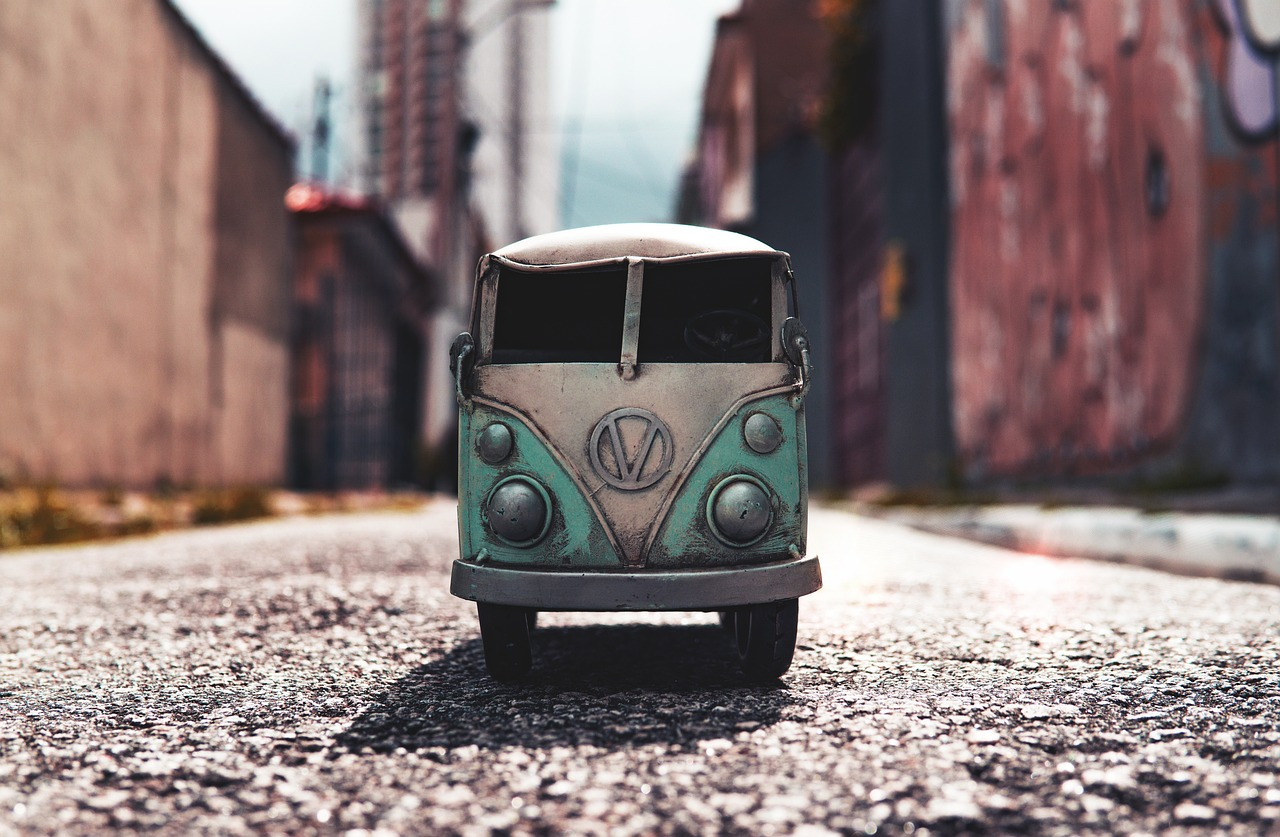 WOULD YOU RATHER - CAMPERVAN OR HOUSEBOAT episode artwork