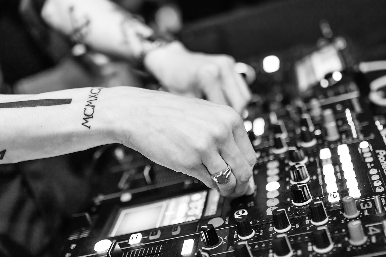 5 DRIVE EXCLUSIVE - AKA MUSIC SAMPLING episode artwork