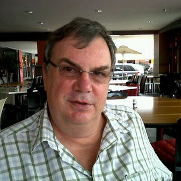 Frikkie Wallis sterf: ’n Stem wat Afrikaanse radio help vorm het