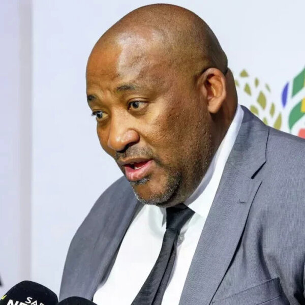 Sportfederasies eis antwoorde van McKenzie