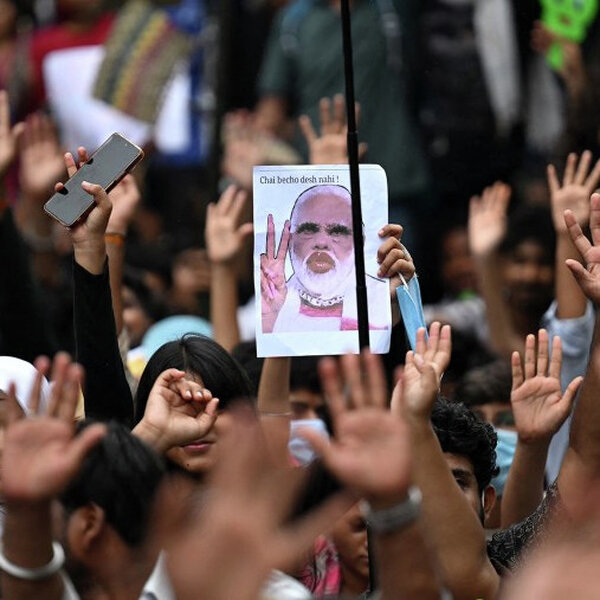 Kakkerlak-beweging skud Narendra Modi se regering