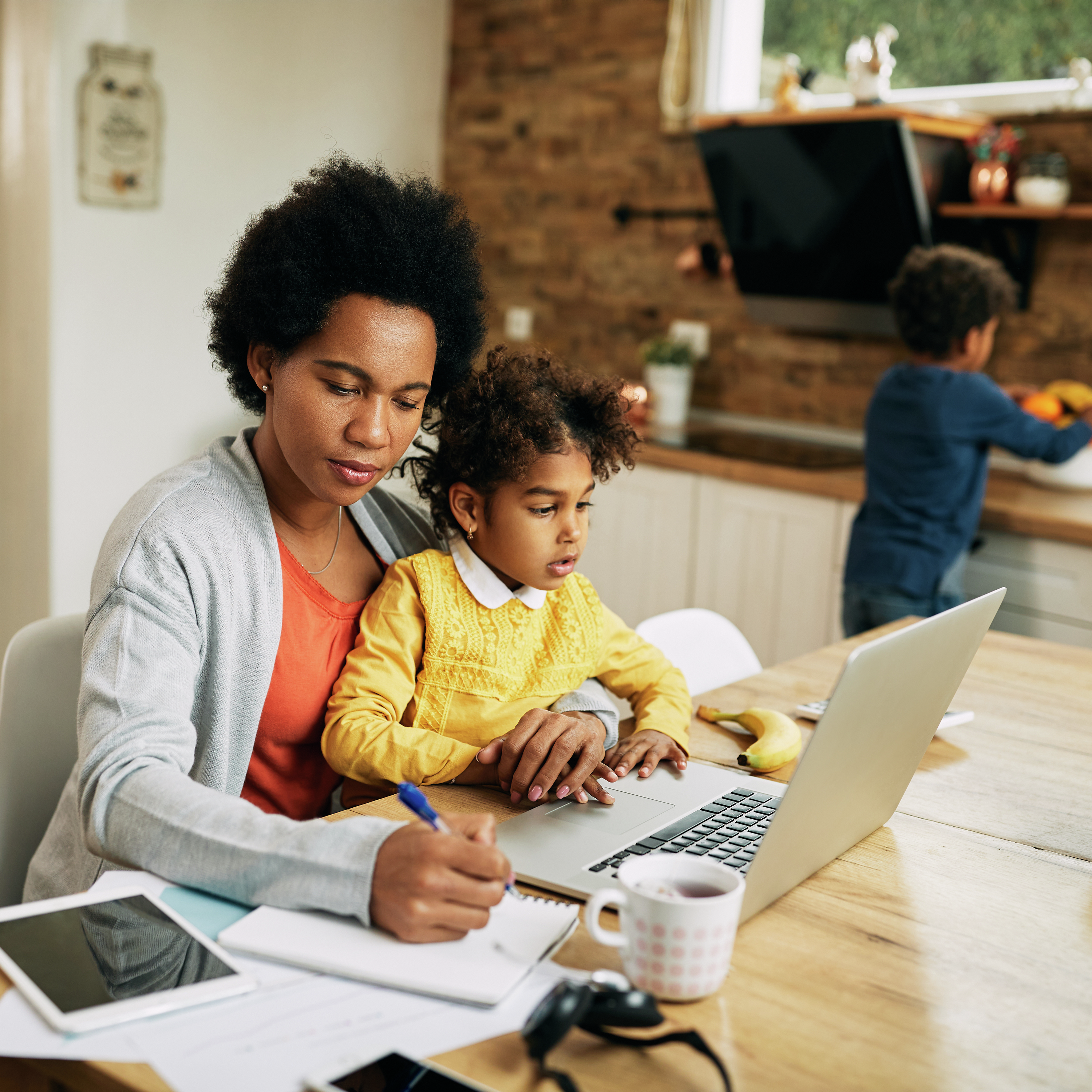 Werkende ma’s: Die geheime wapen in die raadsaal