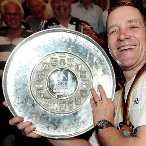 Trofee kruip weg in kelder