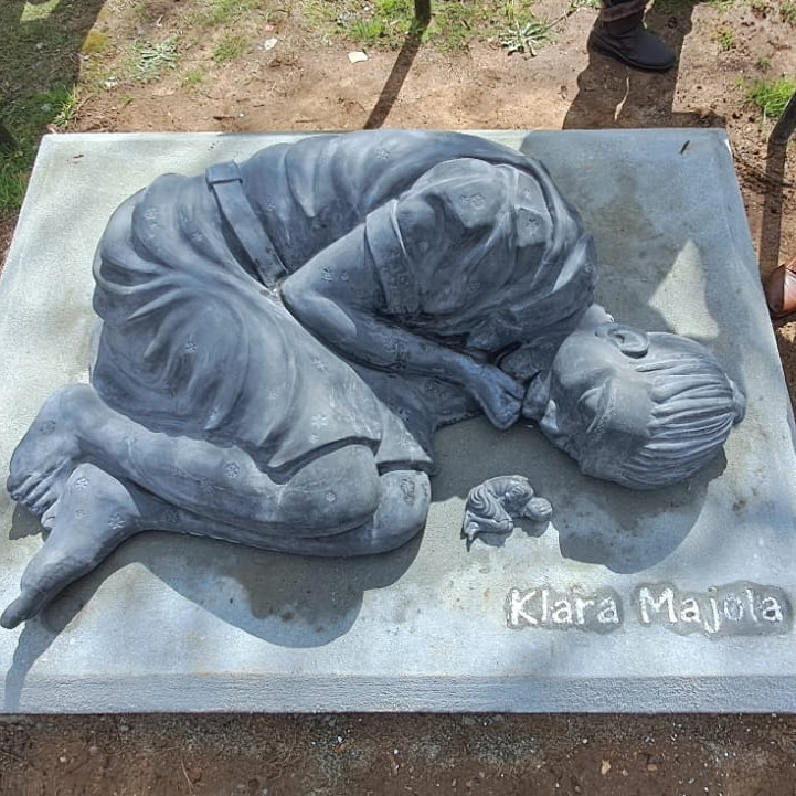 Standbeeld vir Klara Majola