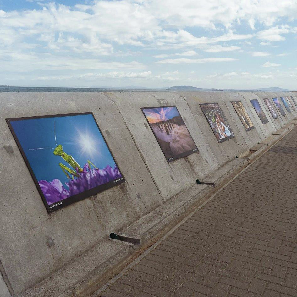 Fotografie-uitstalling op Seepunt se Promenade