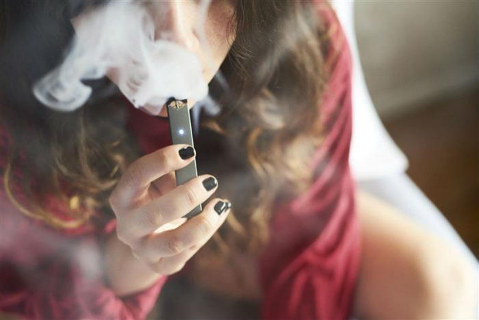 #PODCAST UK government announce plans to restrict the marketing and sale of vapes targeted at children #sabcnews episode artwork