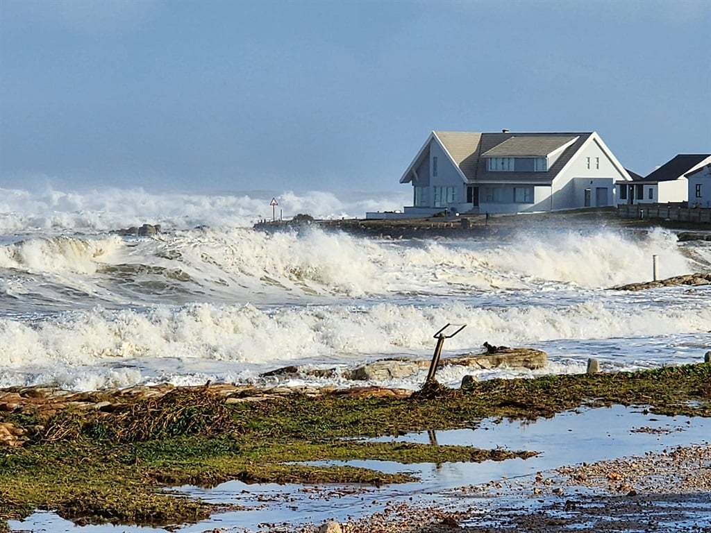 #PODCAST SPRING TIDES: Marine Geology expert discusses the future threat of coastal flooding in low-lying areas #sabcnews episode artwork