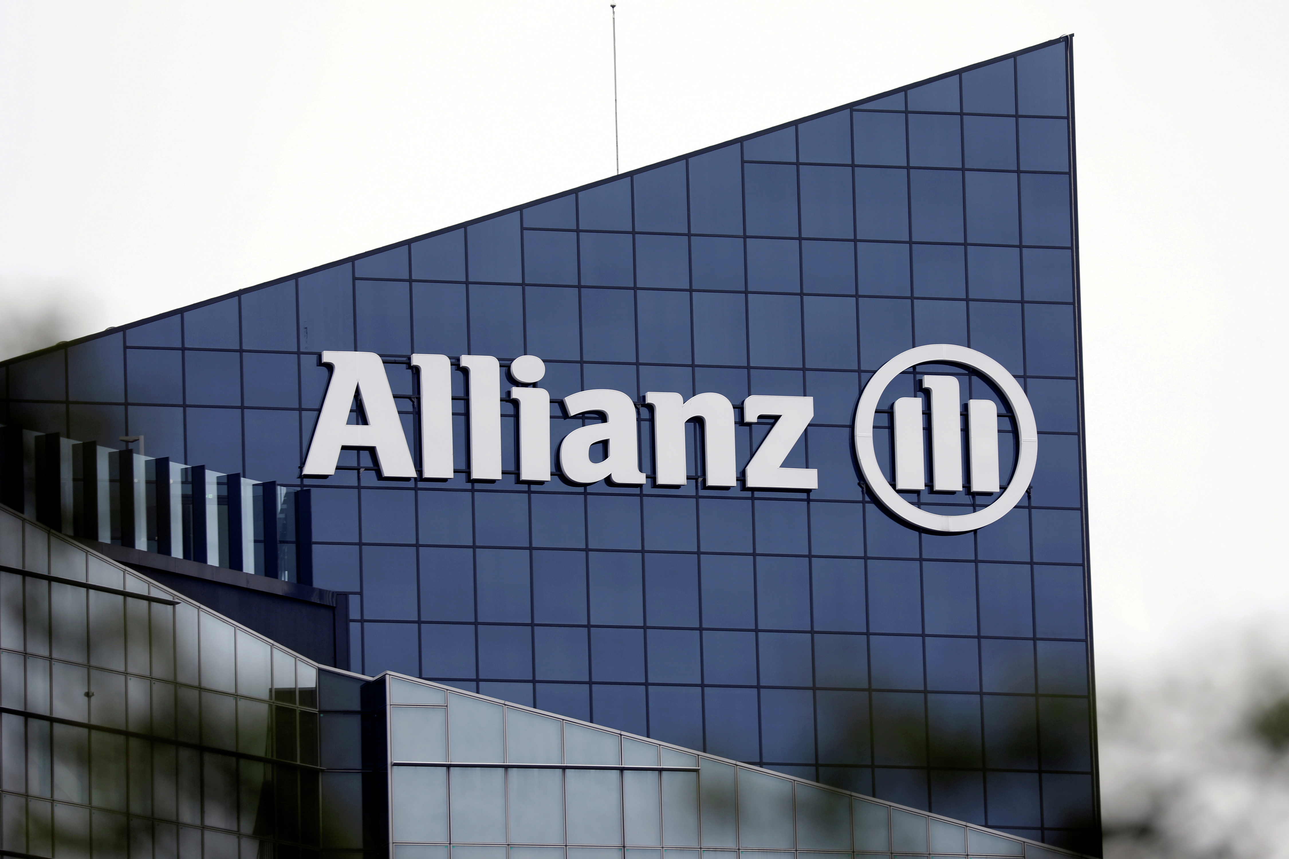 #PODCAST Allianz say investor confidence in SA is dropping due to the high rate of commercial crimes facing businesses #sabcnews episode artwork