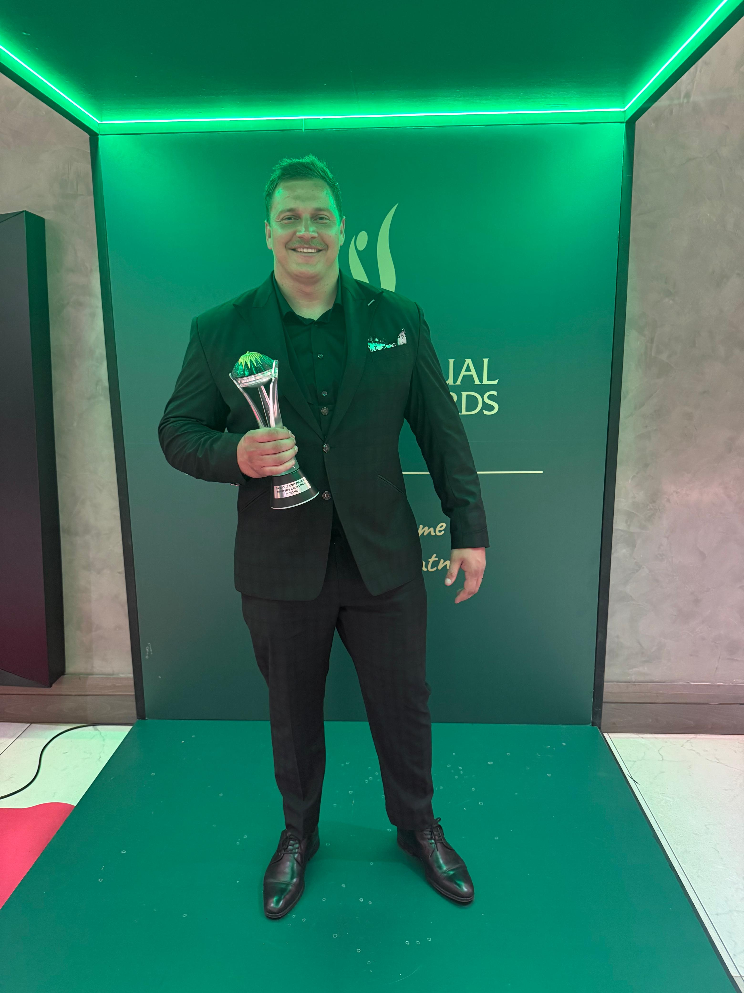 Strongman Rayno Nel