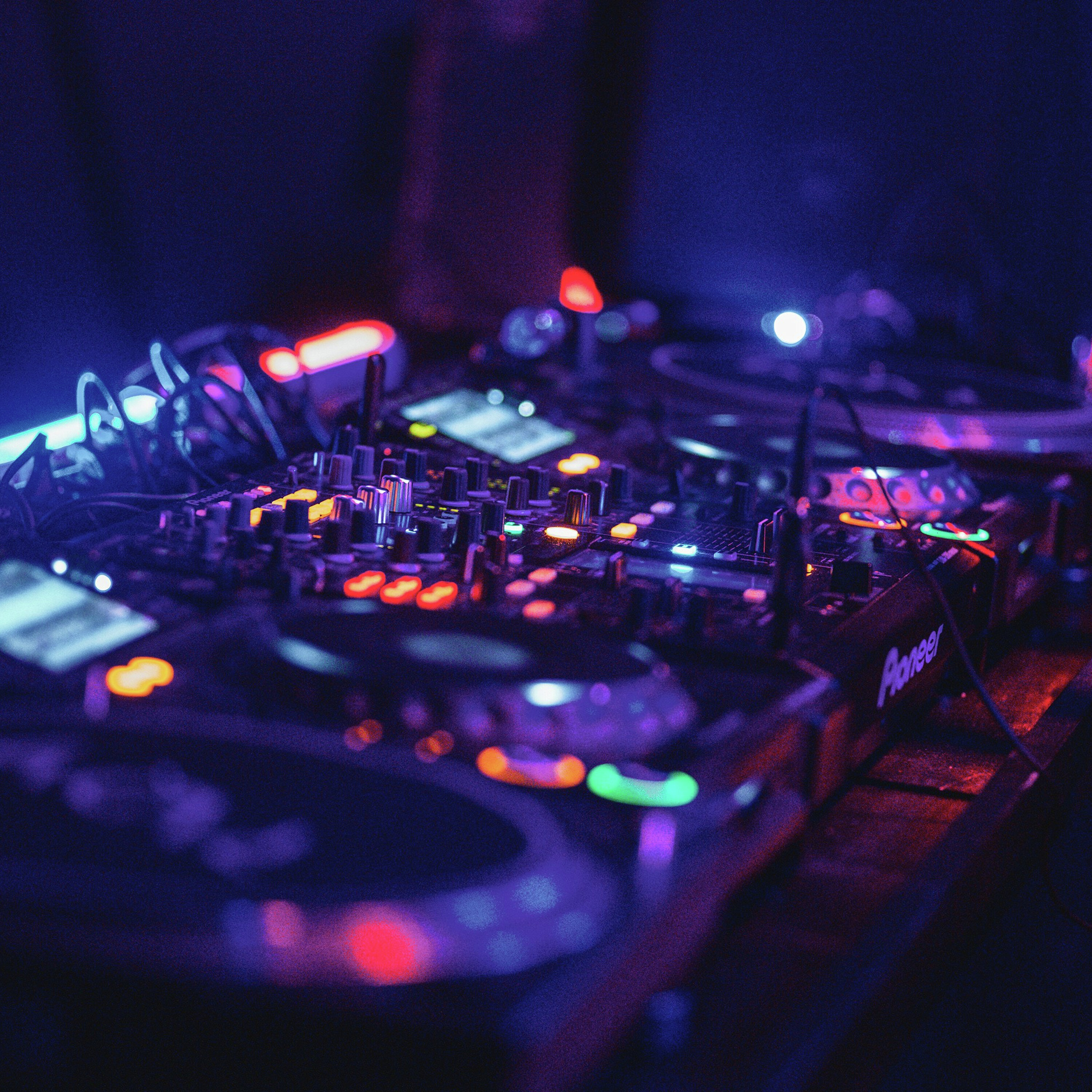 Inside The Booth: DJ Mickz Shares What Life Is Really Like For A DJ & Entertainment Manager Of A Night Club episode artwork