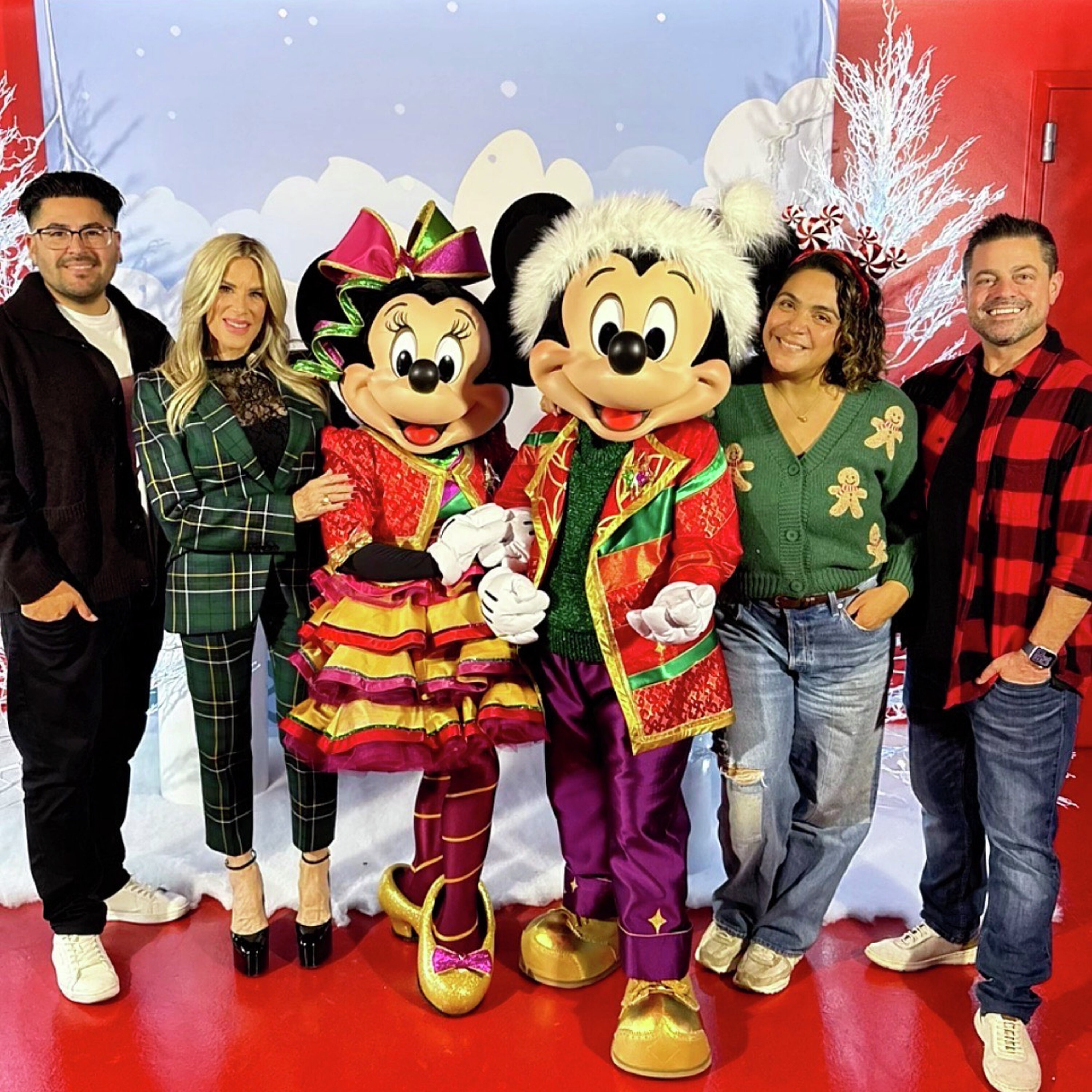 We Flip To ALL Holiday Music - A Bunch Of Celebrity "Flippers" Are Here! We Flip To ALL Holiday Music - A Bunch Of Celebrity "Flippers" Are Here!