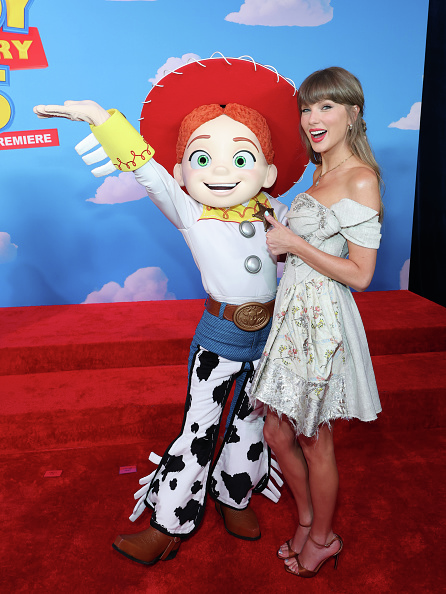 Toy Story 5 Premiere Recap & Phoebe's Falling for Her Ex Again!!