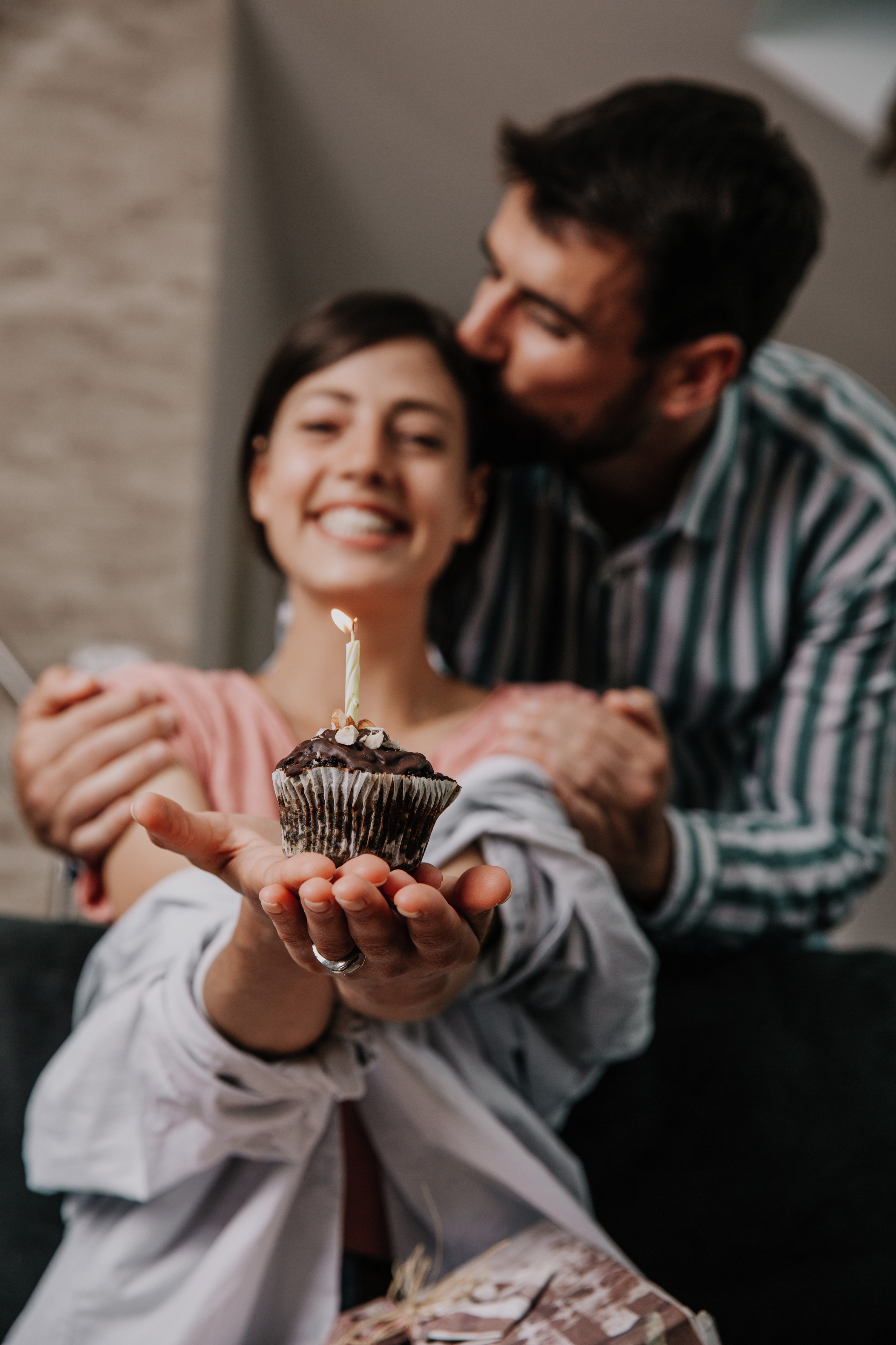 Dad’s birthday surprise: the boyfriend is 2× her age.