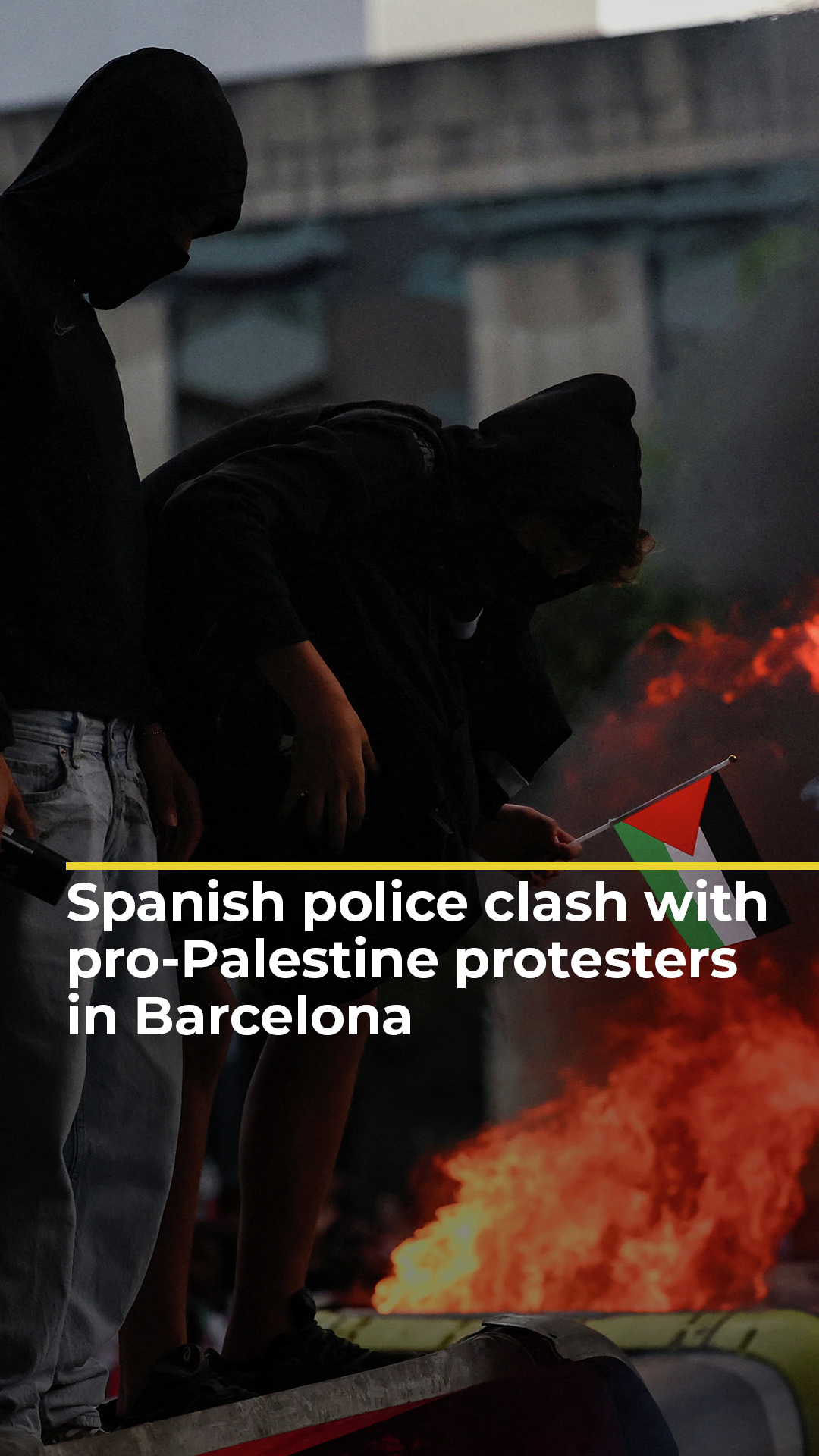 Spanish police clash with pro-Palestine protesters in Barcelona | #ajshorts