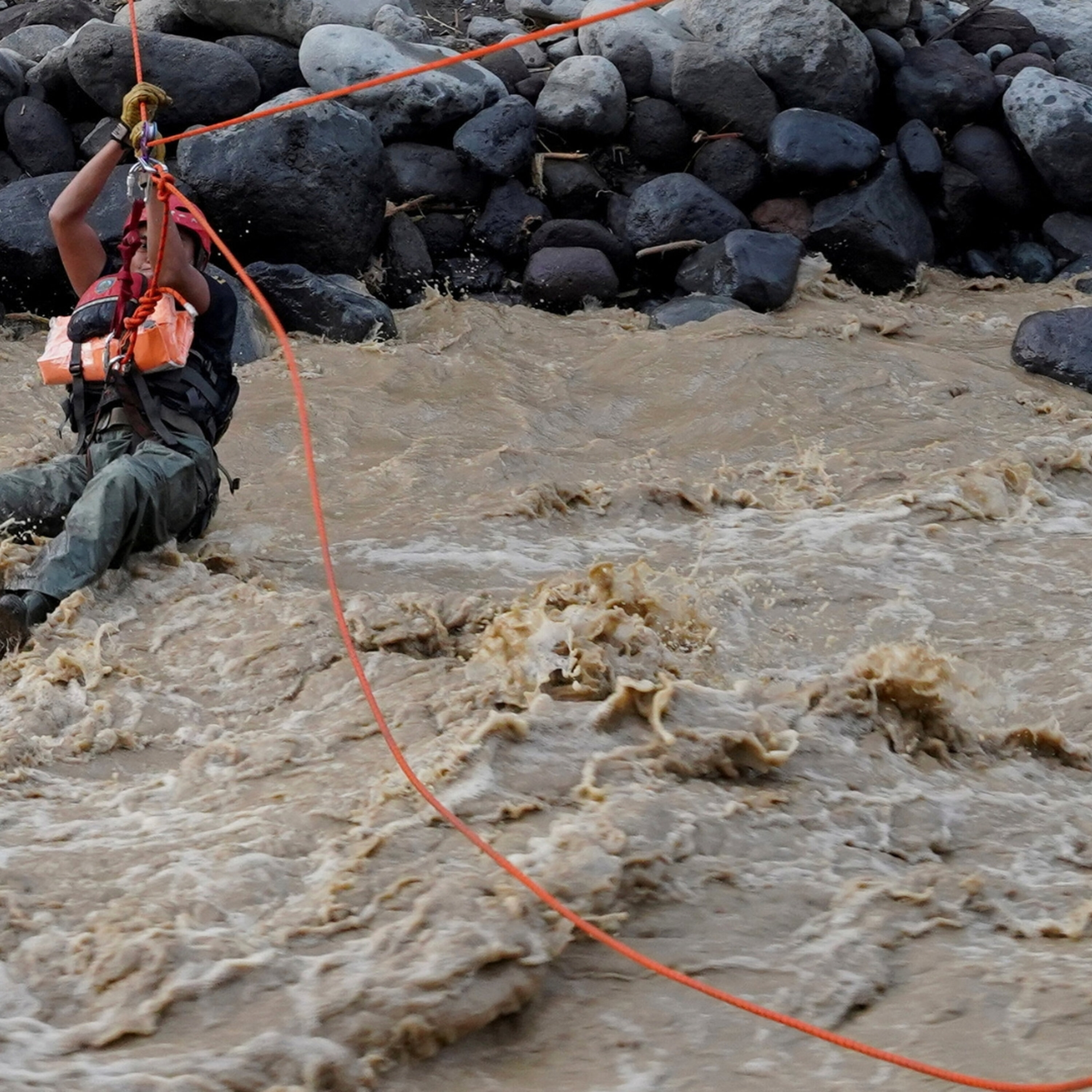 Cyclones battle Asia: Death toll climbs as floods & landslides continue Cyclones battle Asia: Death toll climbs as floods & landslides continue