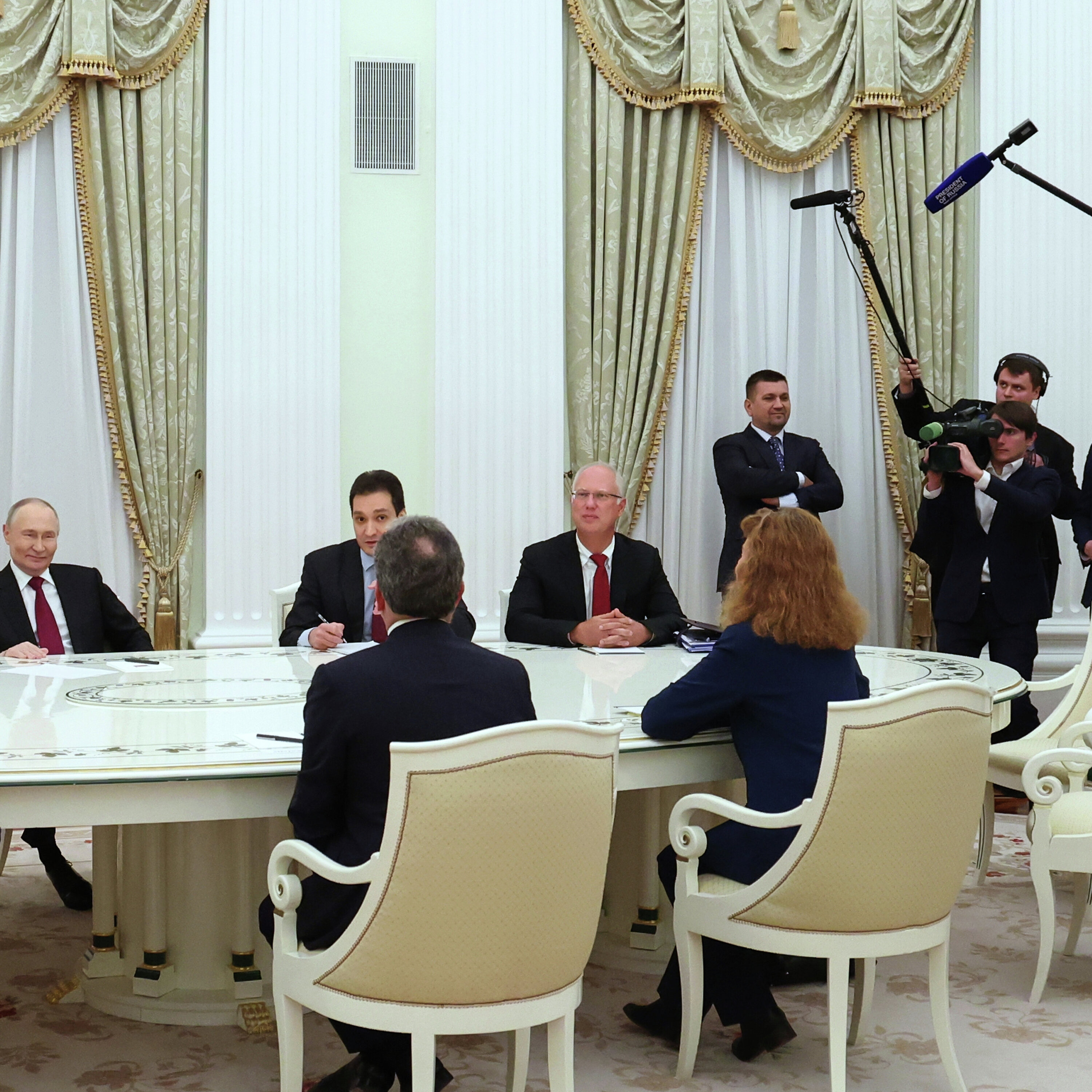 Putin meets with Witkoff, Kushner to discuss Ukraine peace plan Putin meets with Witkoff, Kushner to discuss Ukraine peace plan