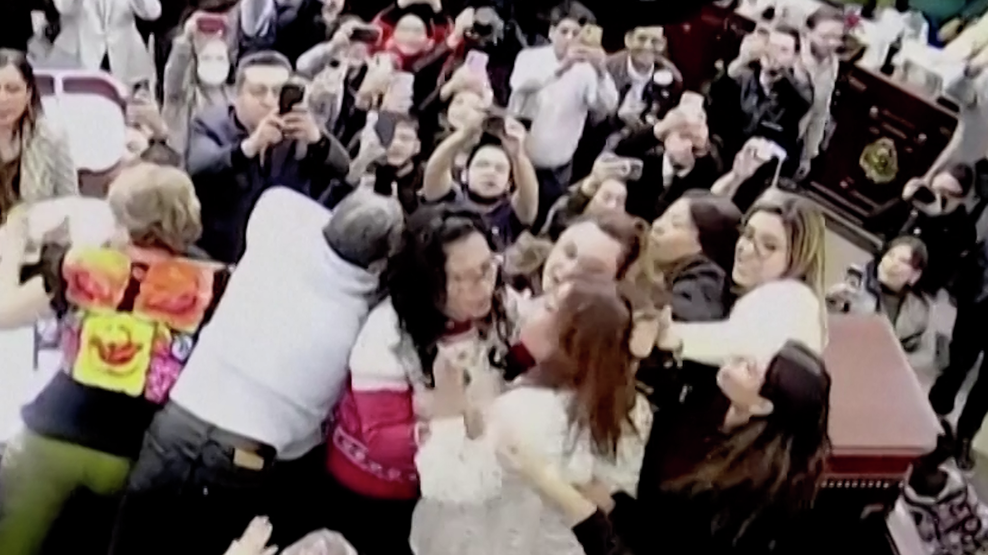 Mexico City politicians fight in Congress