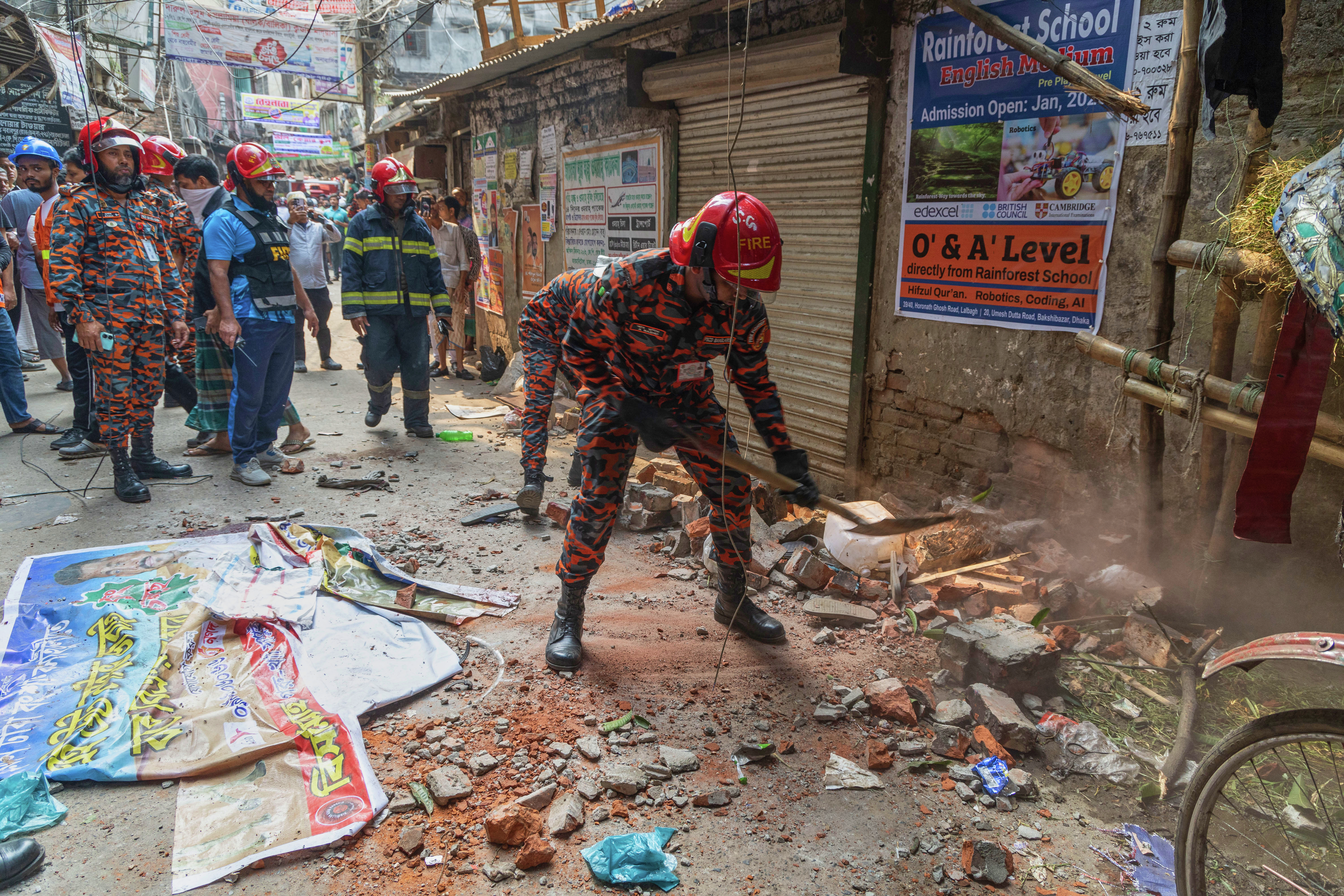 Bangladesh earthquake: Magnitude 5.7 quake sends people running from homes