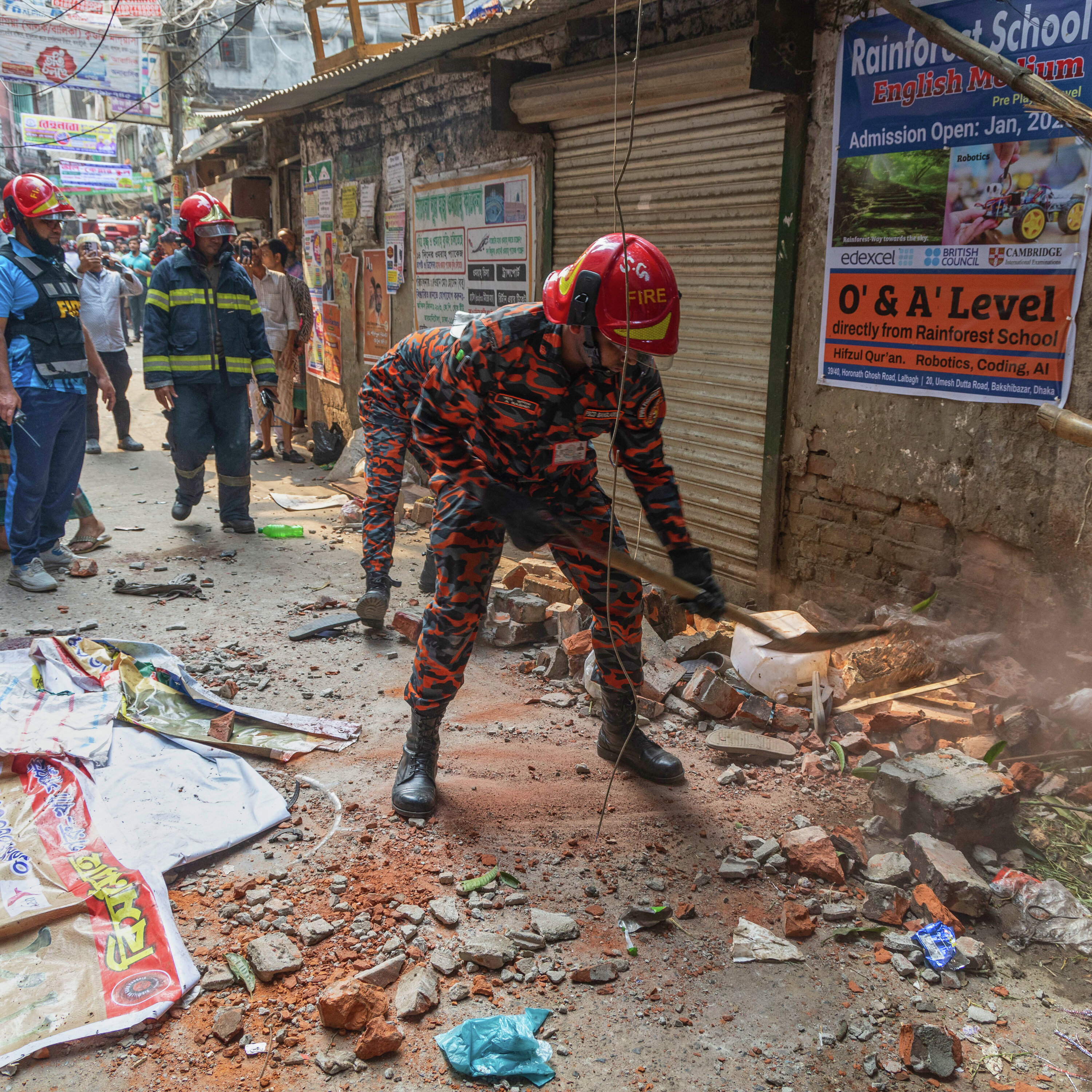 Bangladesh earthquake: Magnitude 5.7 quake sends people running from homes Bangladesh earthquake: Magnitude 5.7 quake sends people running from homes