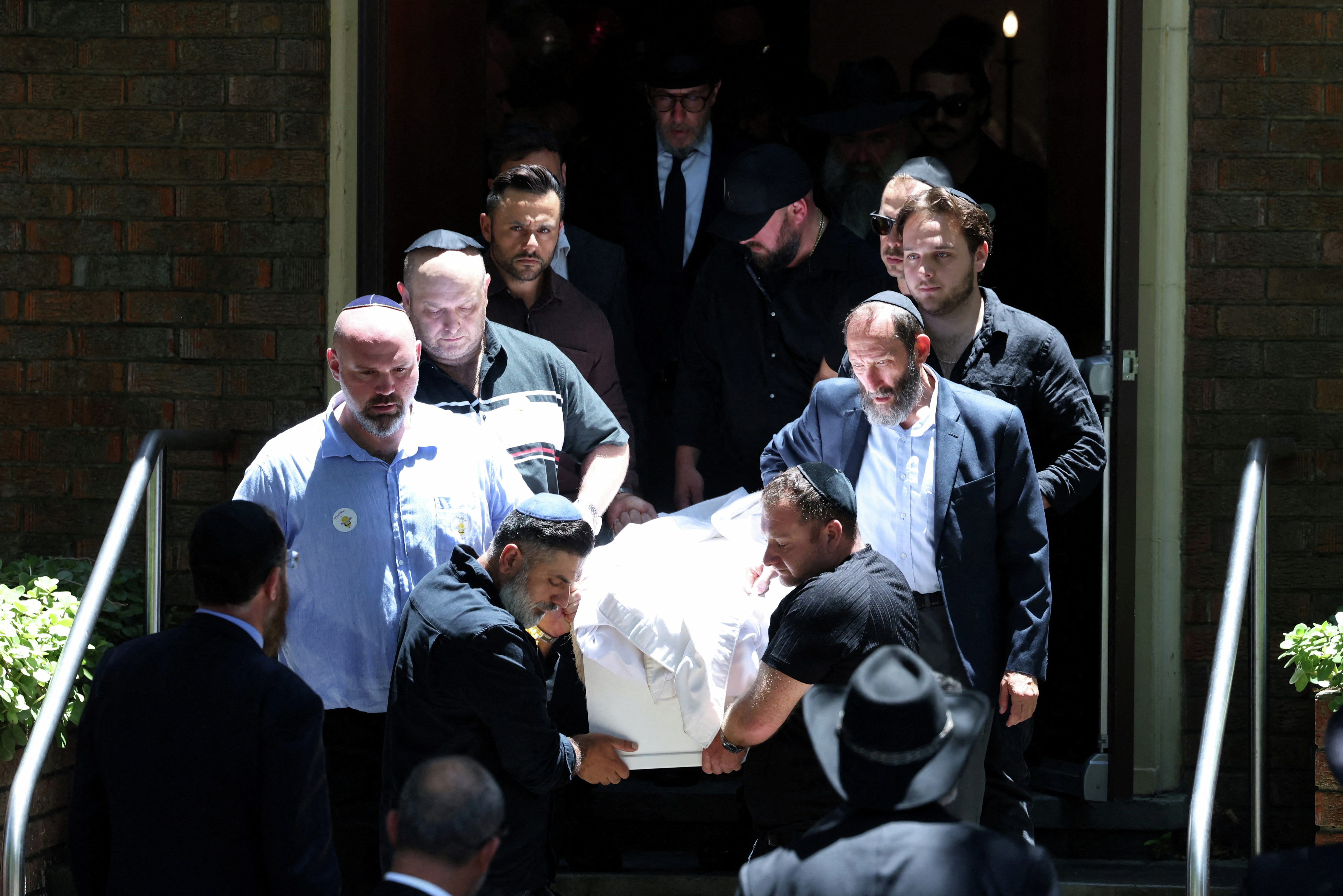 Mourners pay tribute to 10-year-old killed in Bondi massacre