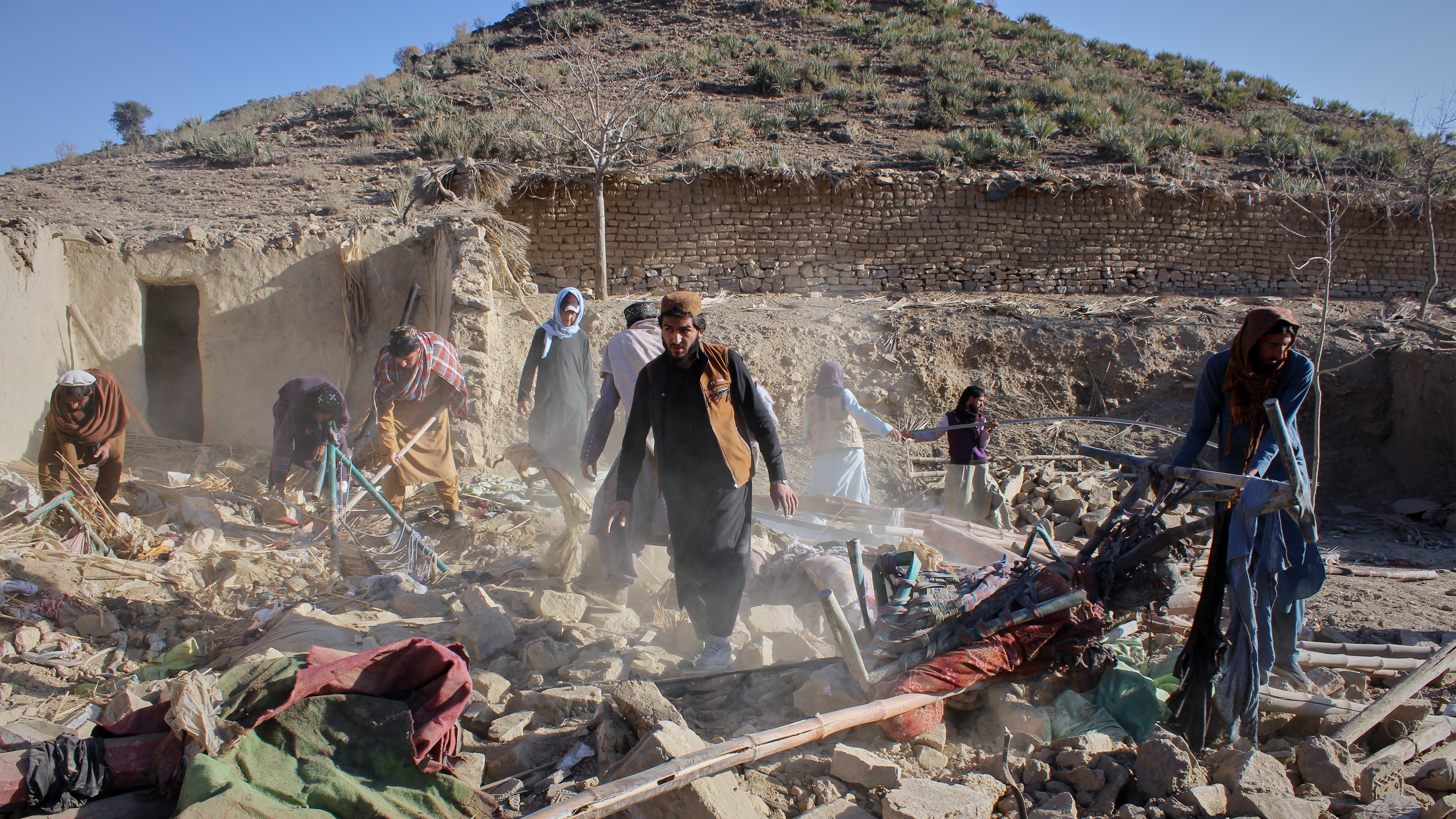 Afghanistan blames Pakistan for deadly air strikes in its eastern provinces