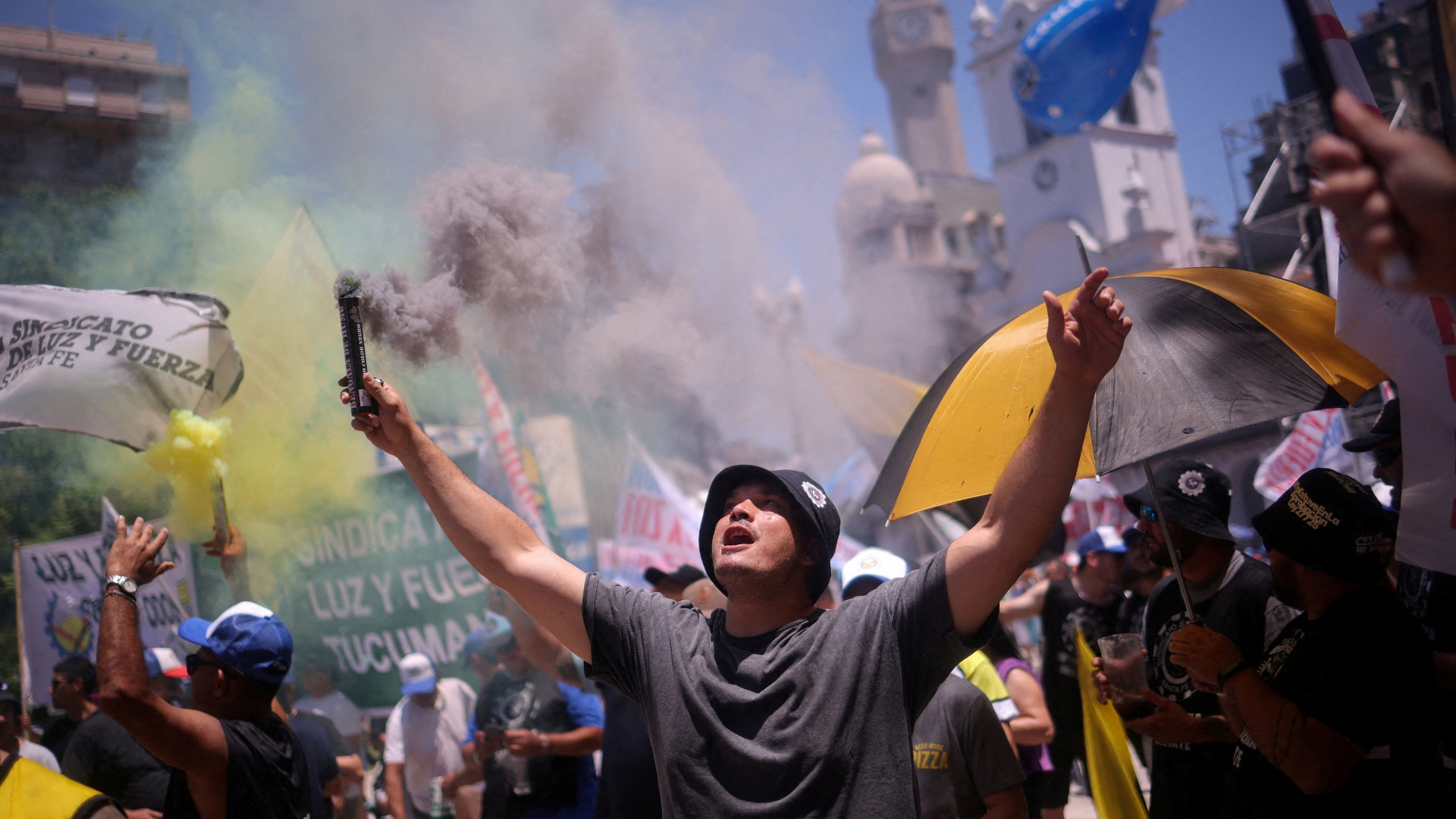 Argentina labor protests erupt, workers oppose government reforms