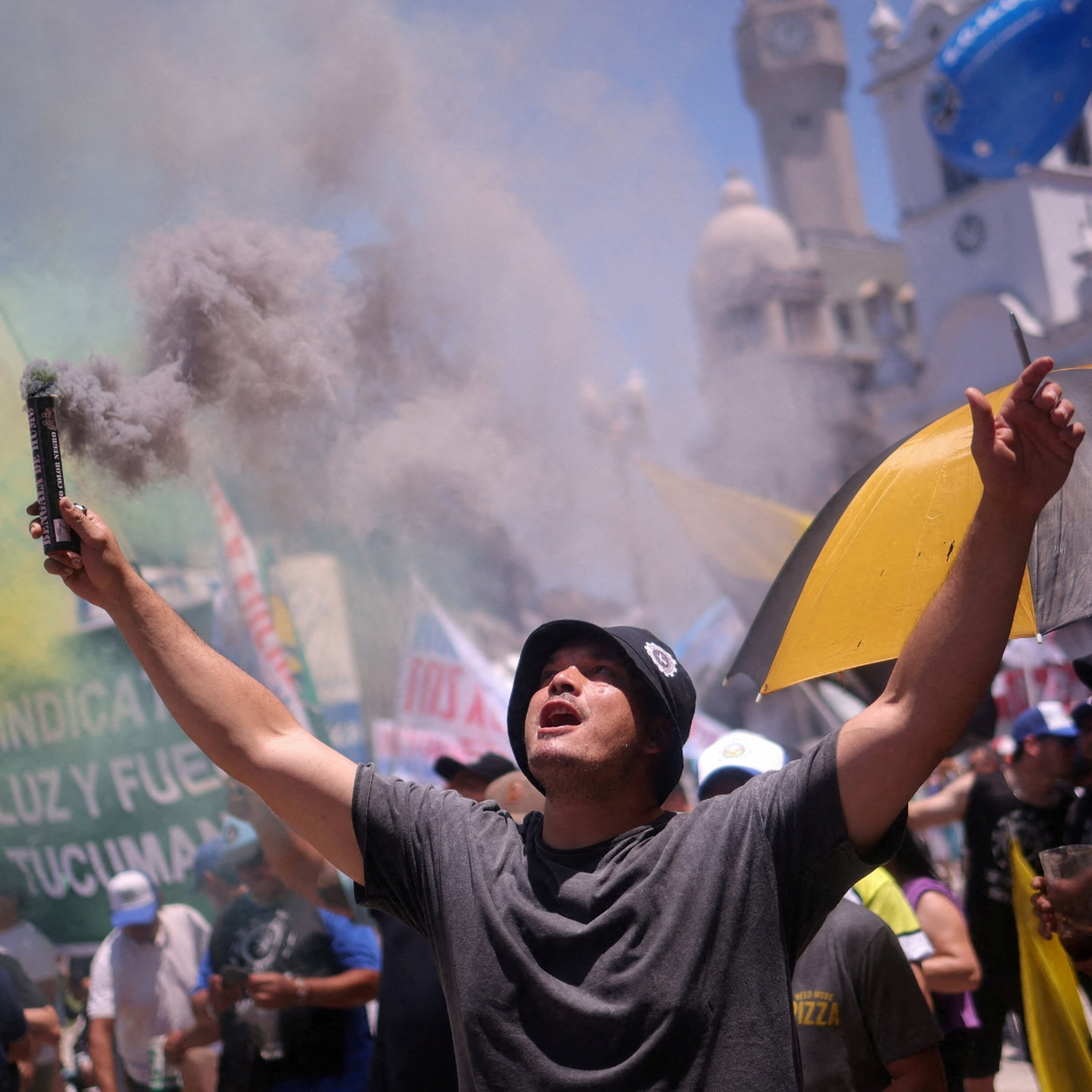Argentina labor protests erupt, workers oppose government reforms Argentina labor protests erupt, workers oppose government reforms