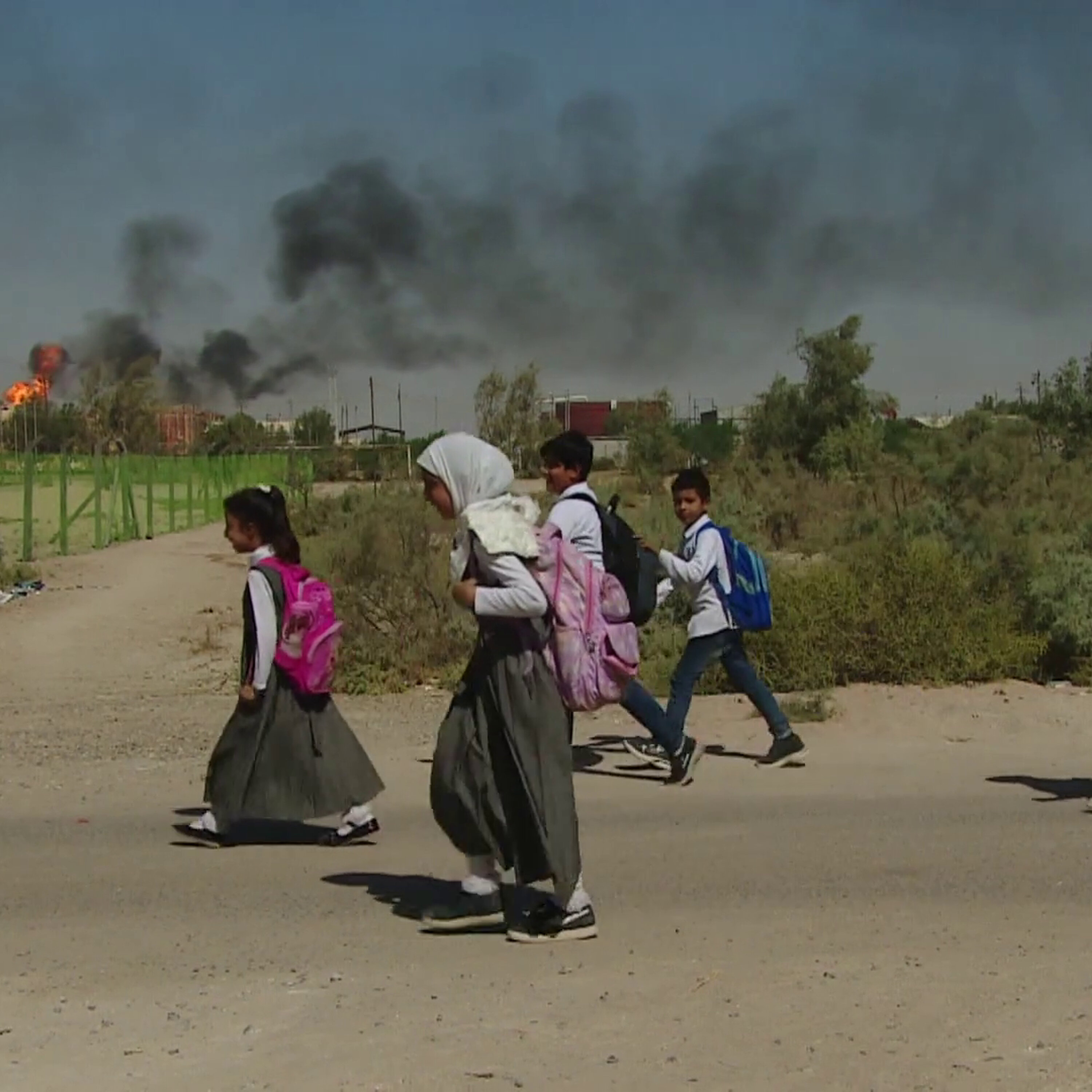 Iraq oil pollution: Toxic emissions cause cancer Iraq oil pollution: Toxic emissions cause cancer