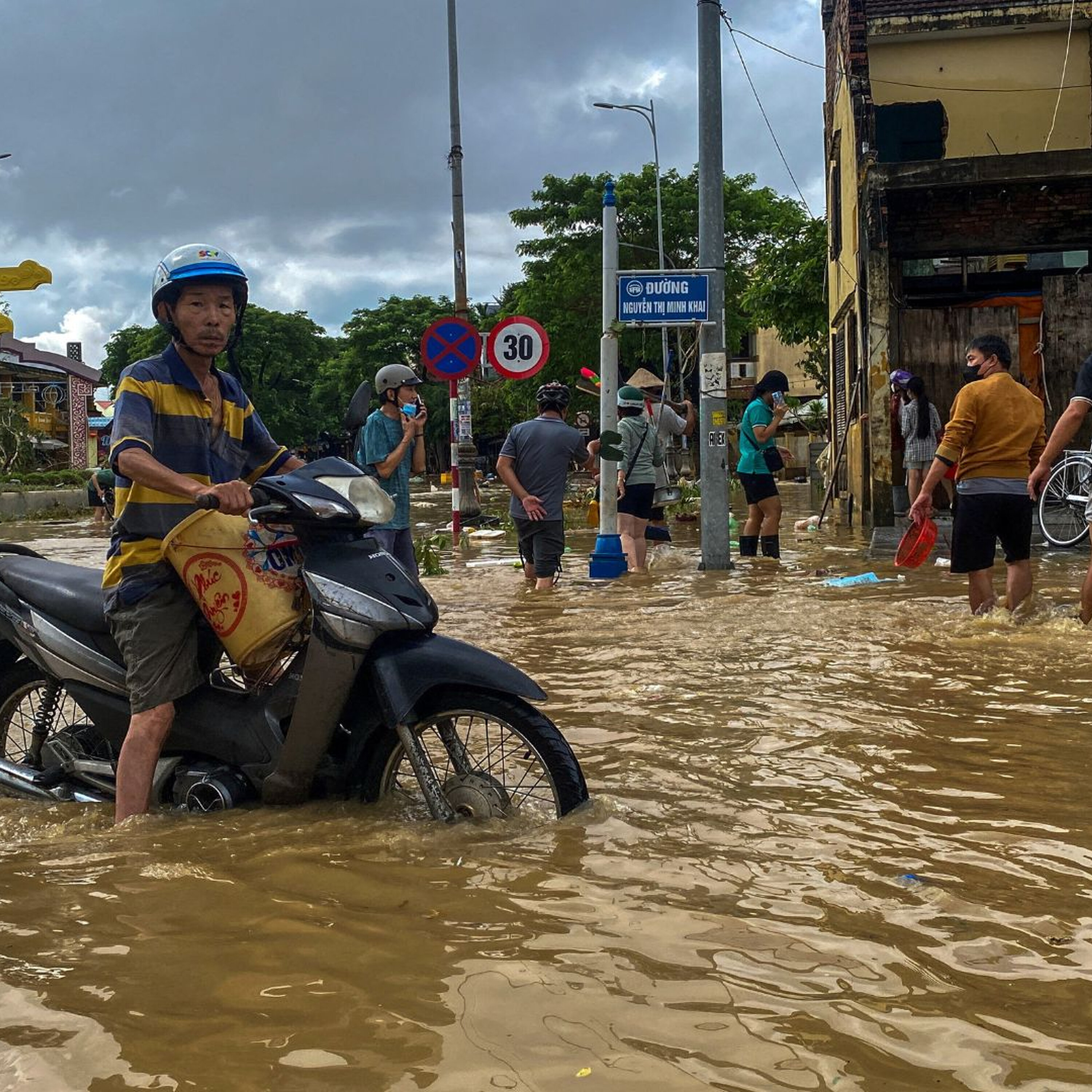 Death toll from Vietnam floods rises to 90, several still missing Death toll from Vietnam floods rises to 90, several still missing