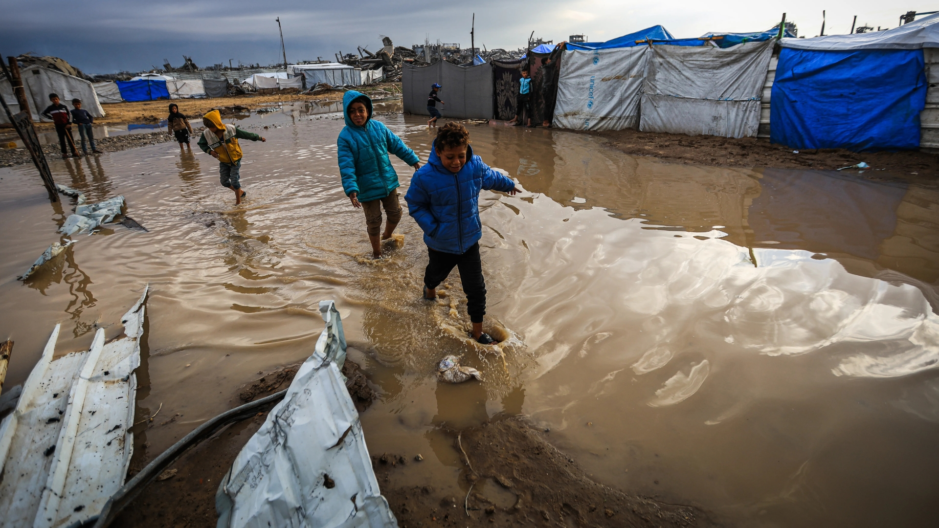 Storm Byron hits Gaza, leaving displaced families in danger
