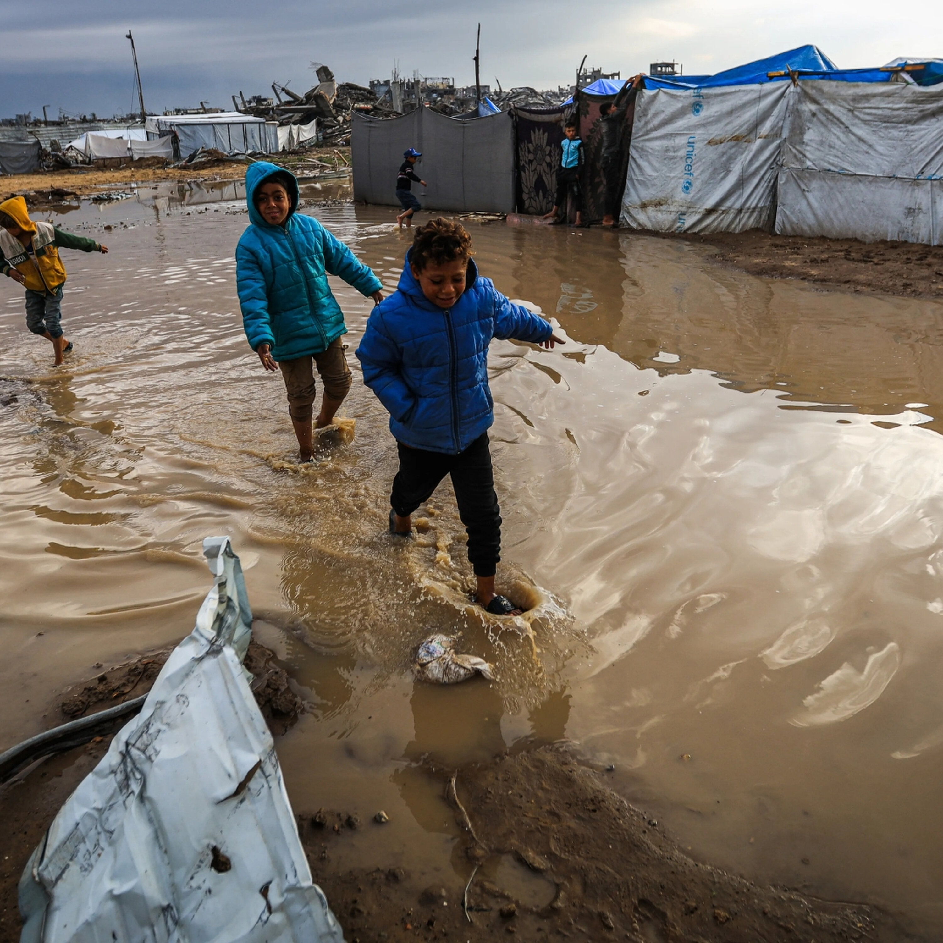 Storm Byron hits Gaza, leaving displaced families in danger Storm Byron hits Gaza, leaving displaced families in danger