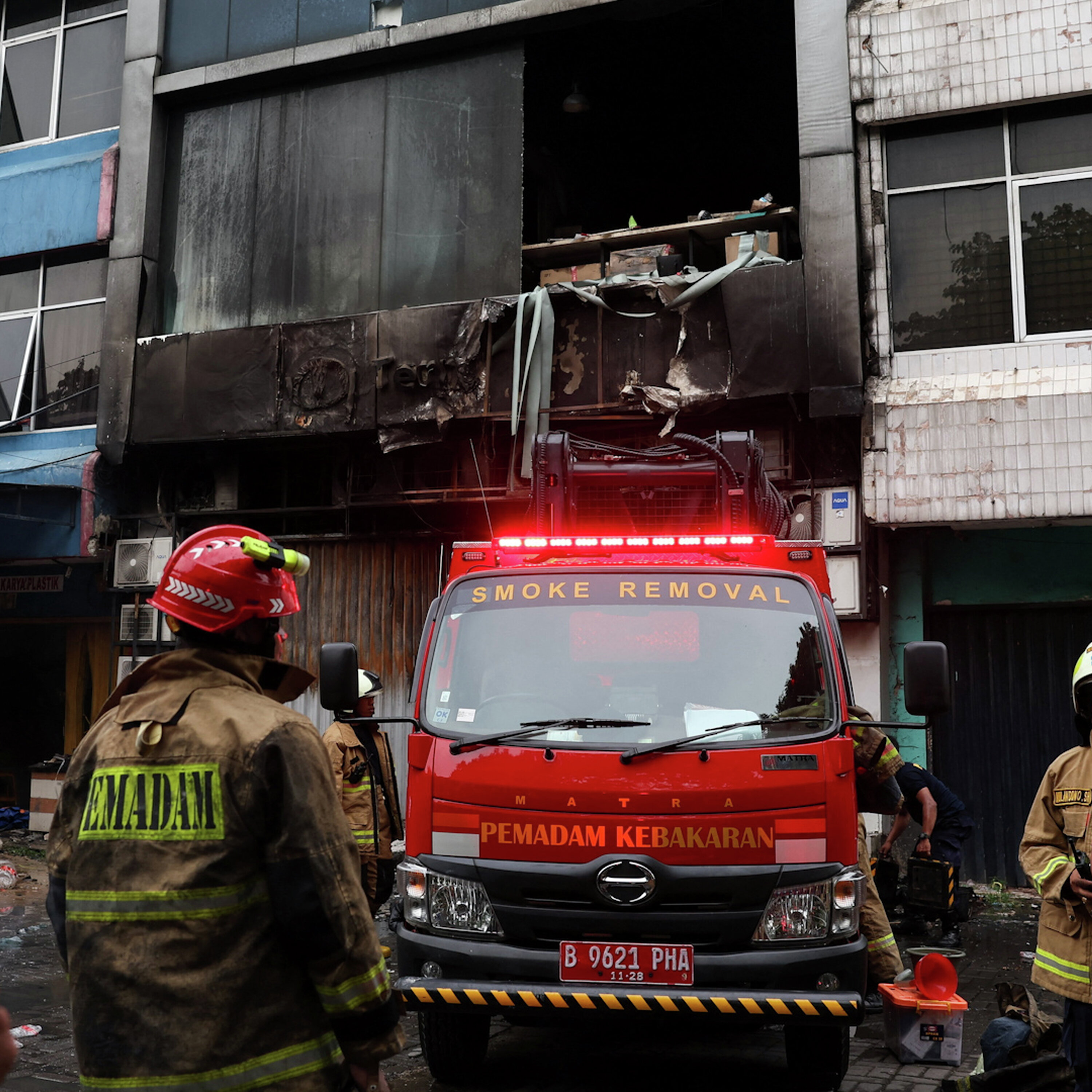 Deadly fire breaks out in office building in Indonesia’s capital Deadly fire breaks out in office building in Indonesia’s capital